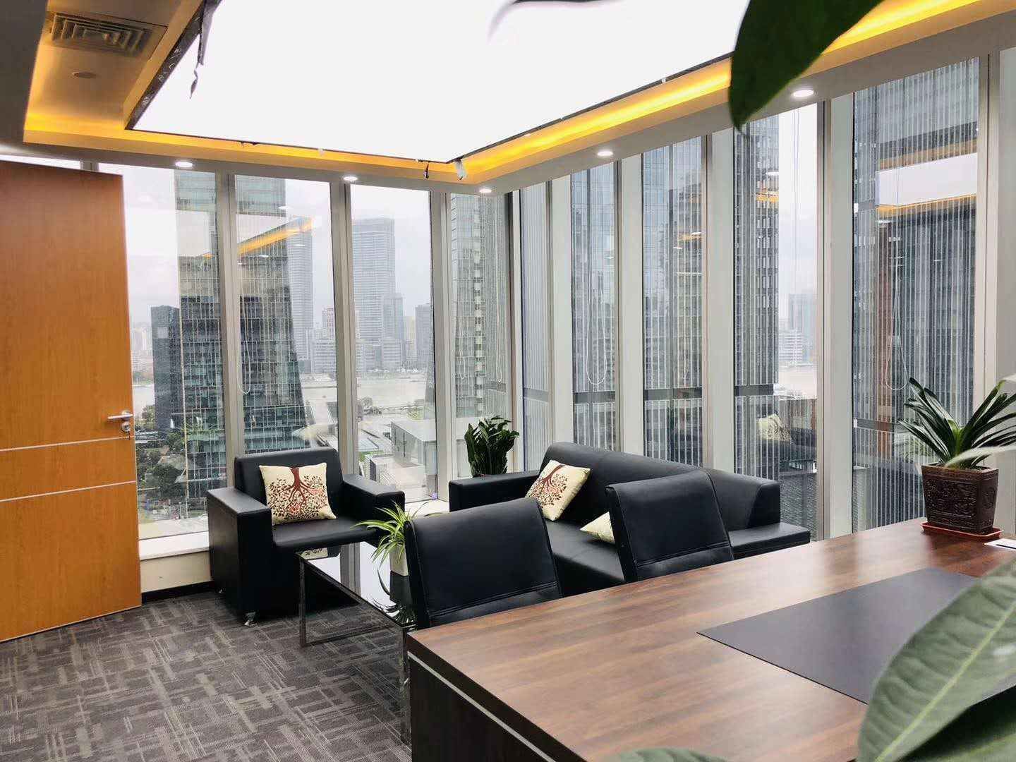 新上海国际大厦陆家嘴新上海国际大厦高区正对电梯口精装修带家具