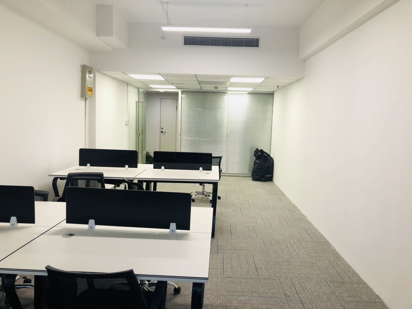 鸿运大厦60平米办公室出租_3.55元/m²/天