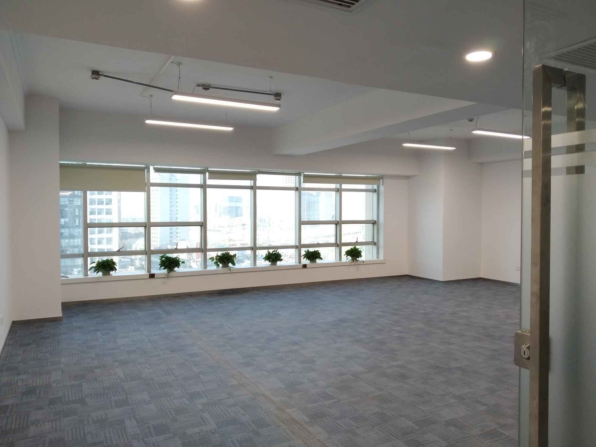 鸿运大厦83平米办公室出租_3.55元/m²/天