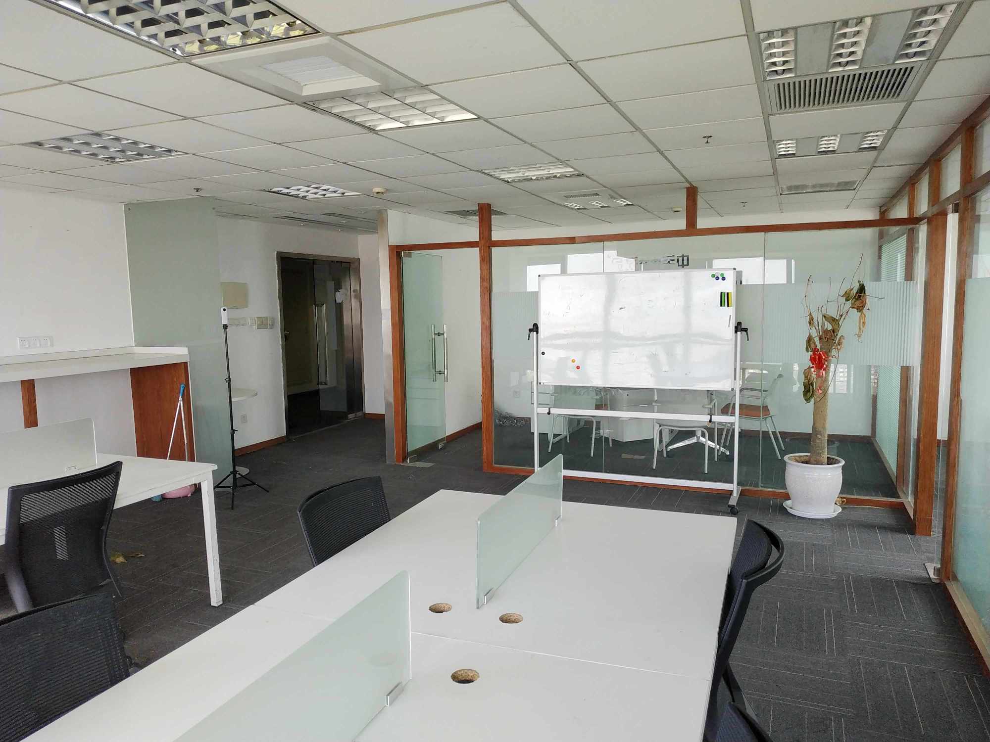 绿地蓝海115平米办公室出租_3.75元/m²/天