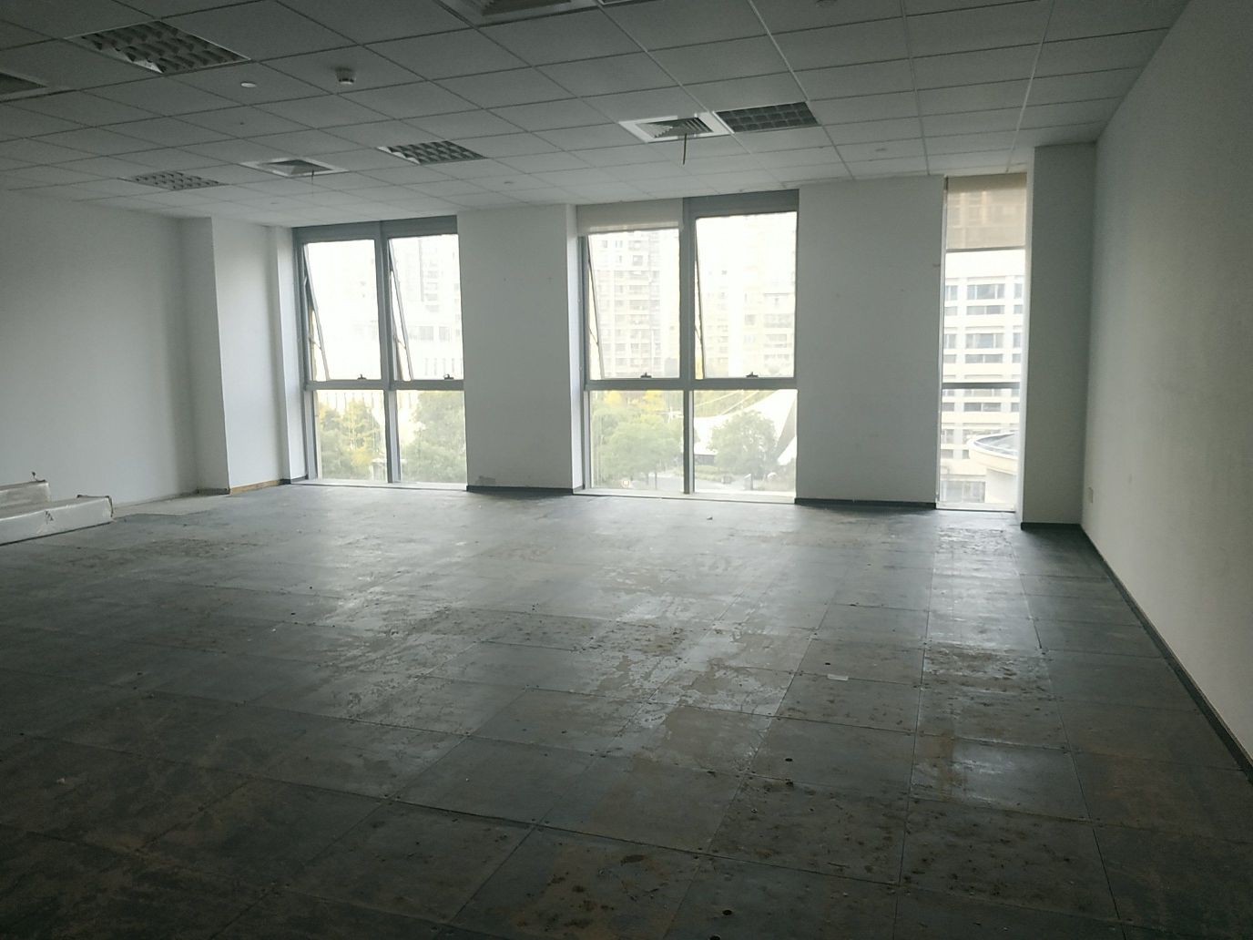 上海数字产业园84平米办公室出租_4.87元/m²/天