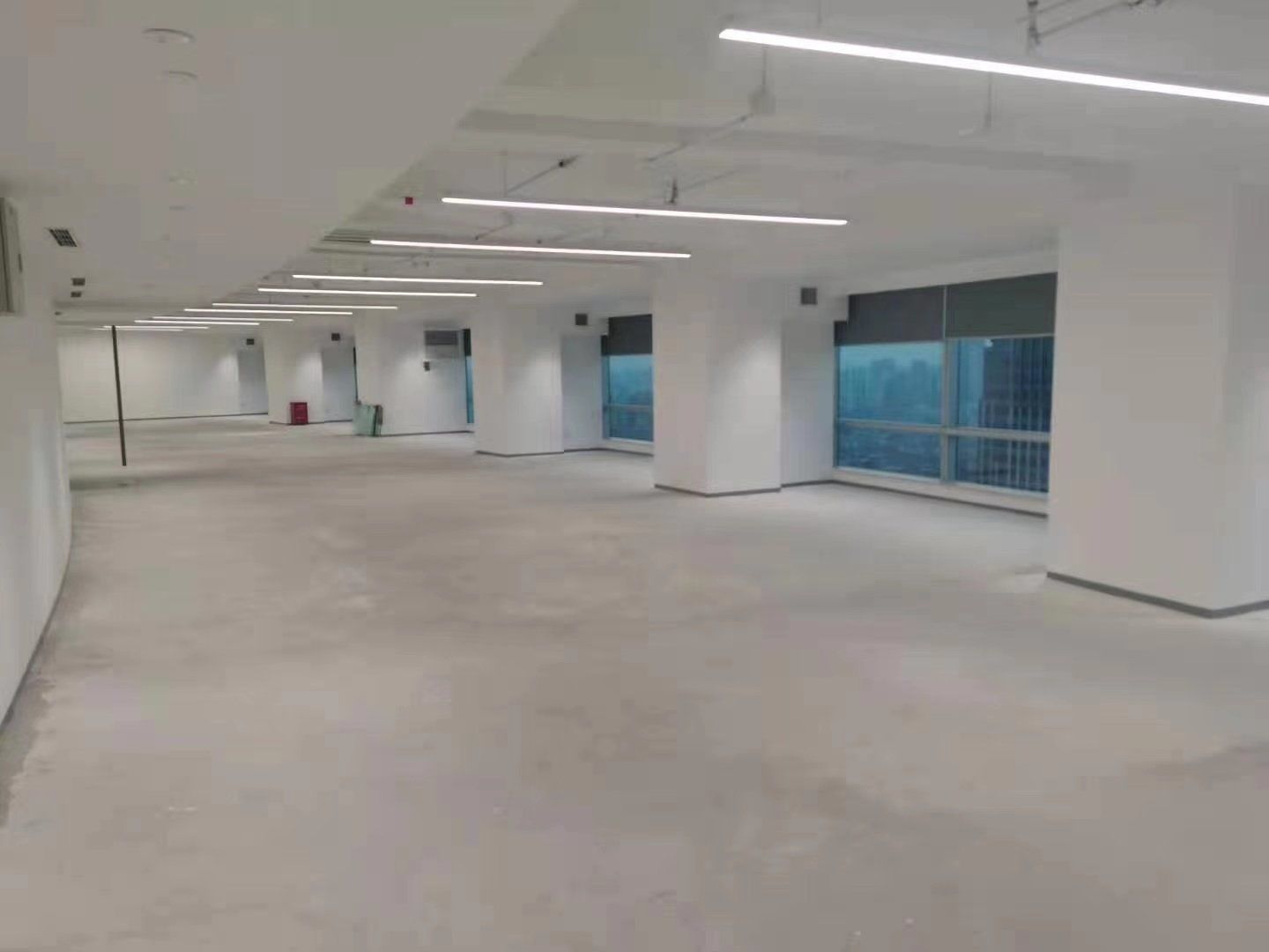 中港汇黄浦203平米办公室出租_8.11元/m²/天