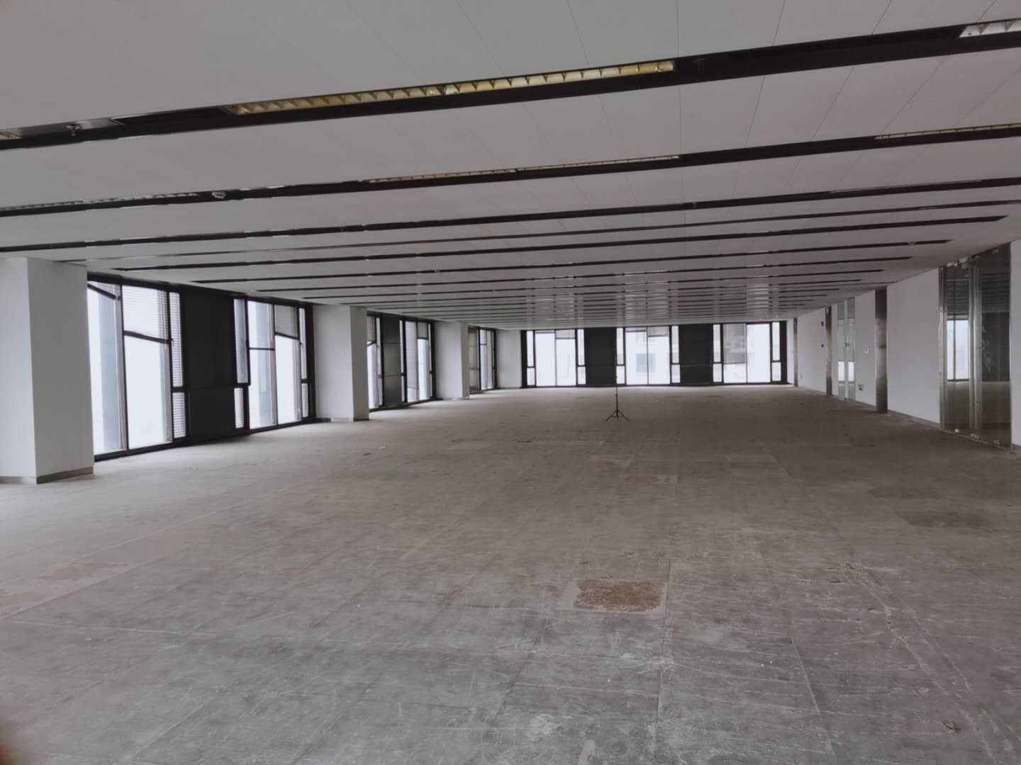 黄浦中心大厦300平米办公室出租_5.70元/m²/天