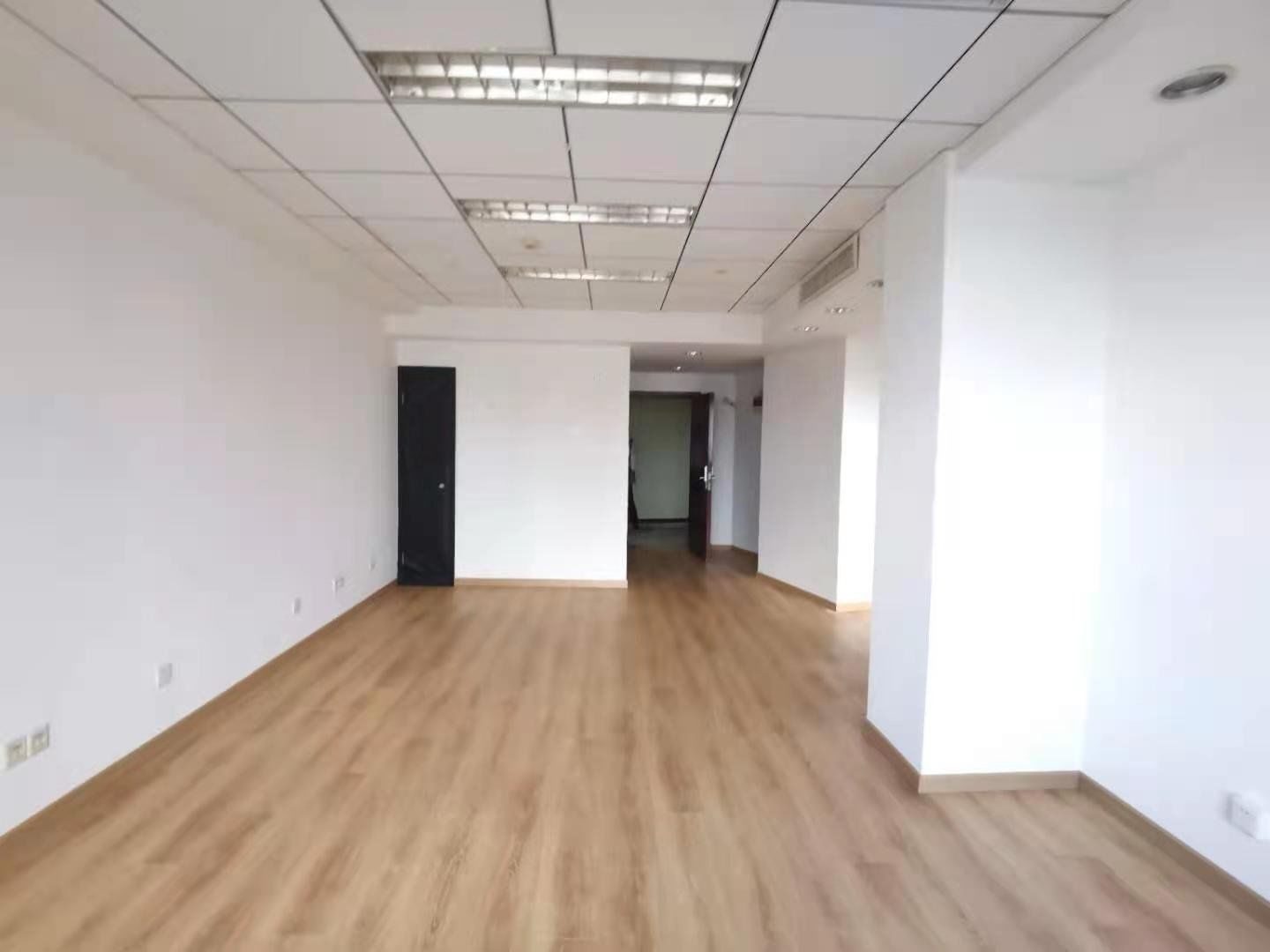 嘉汇国际广场63平米办公室出租_4.90元/m²/天