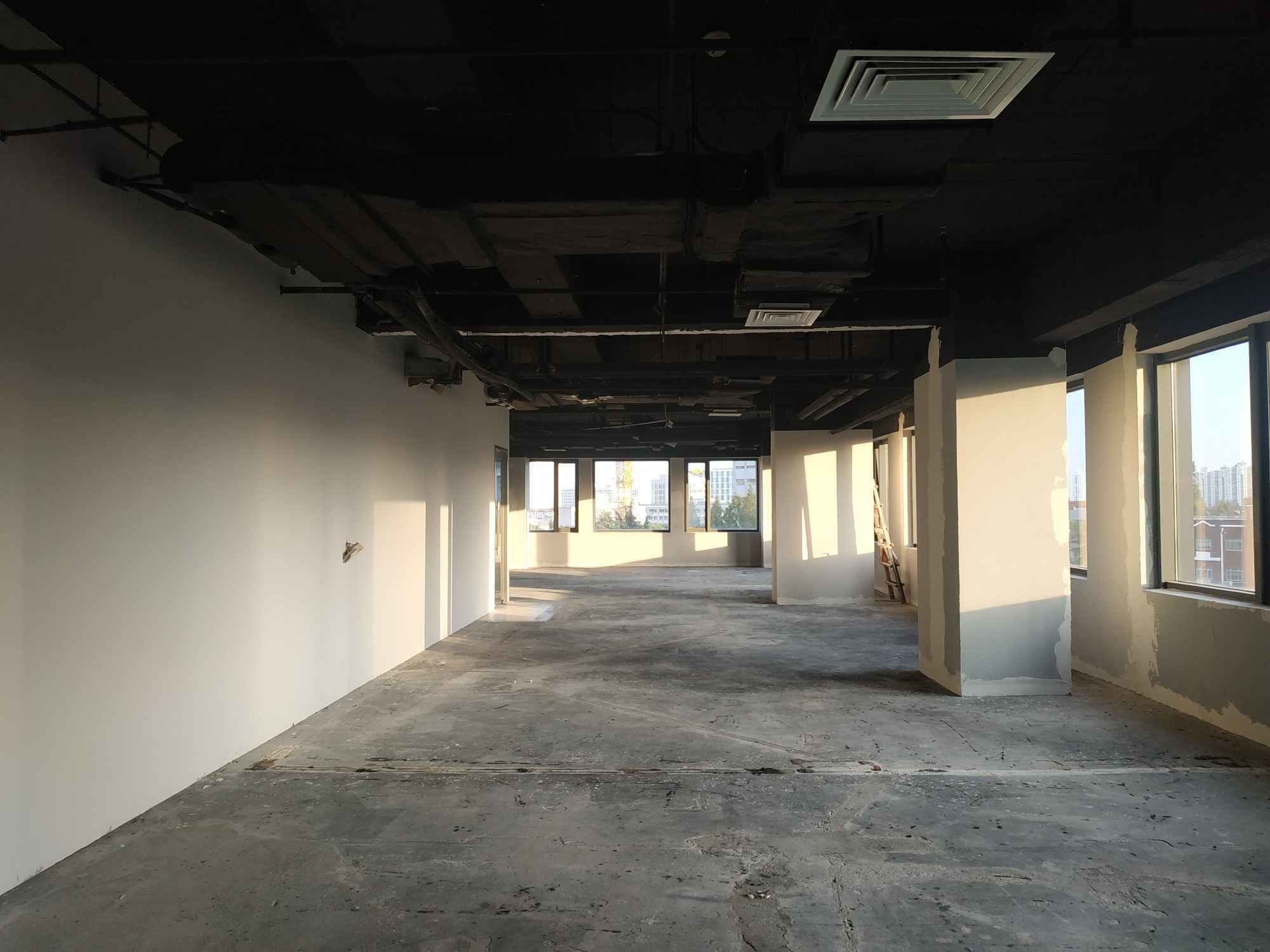 新漕河泾大厦131平米办公室出租_4.10元/m²/天