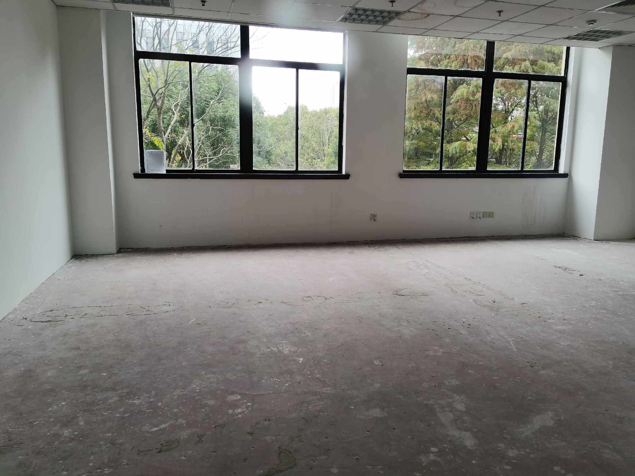 新业大楼83平米办公室出租_2.50元/m²/天