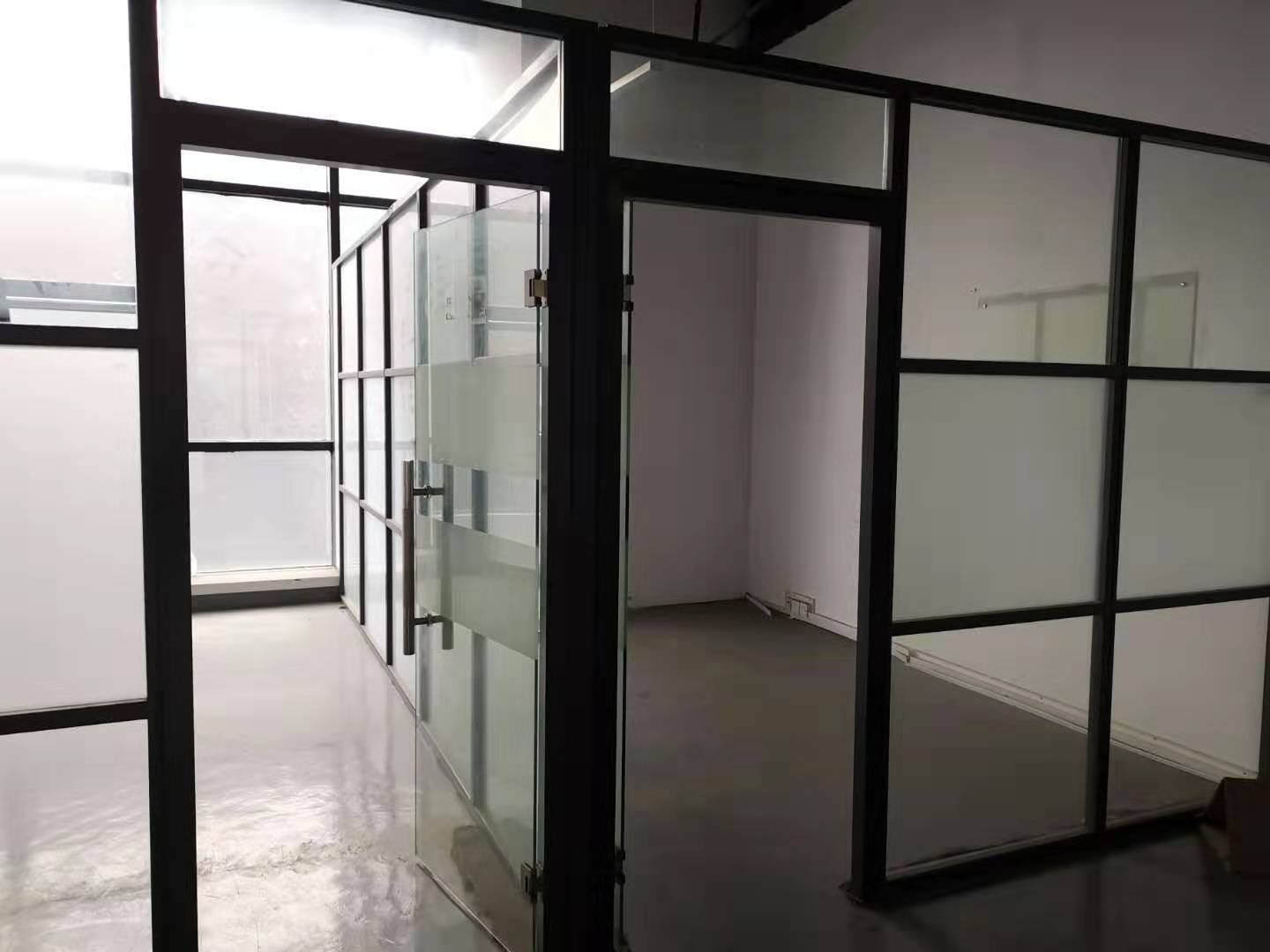 S569上海服装数字化创意园110平米办公室出租_3.40元/m²/天