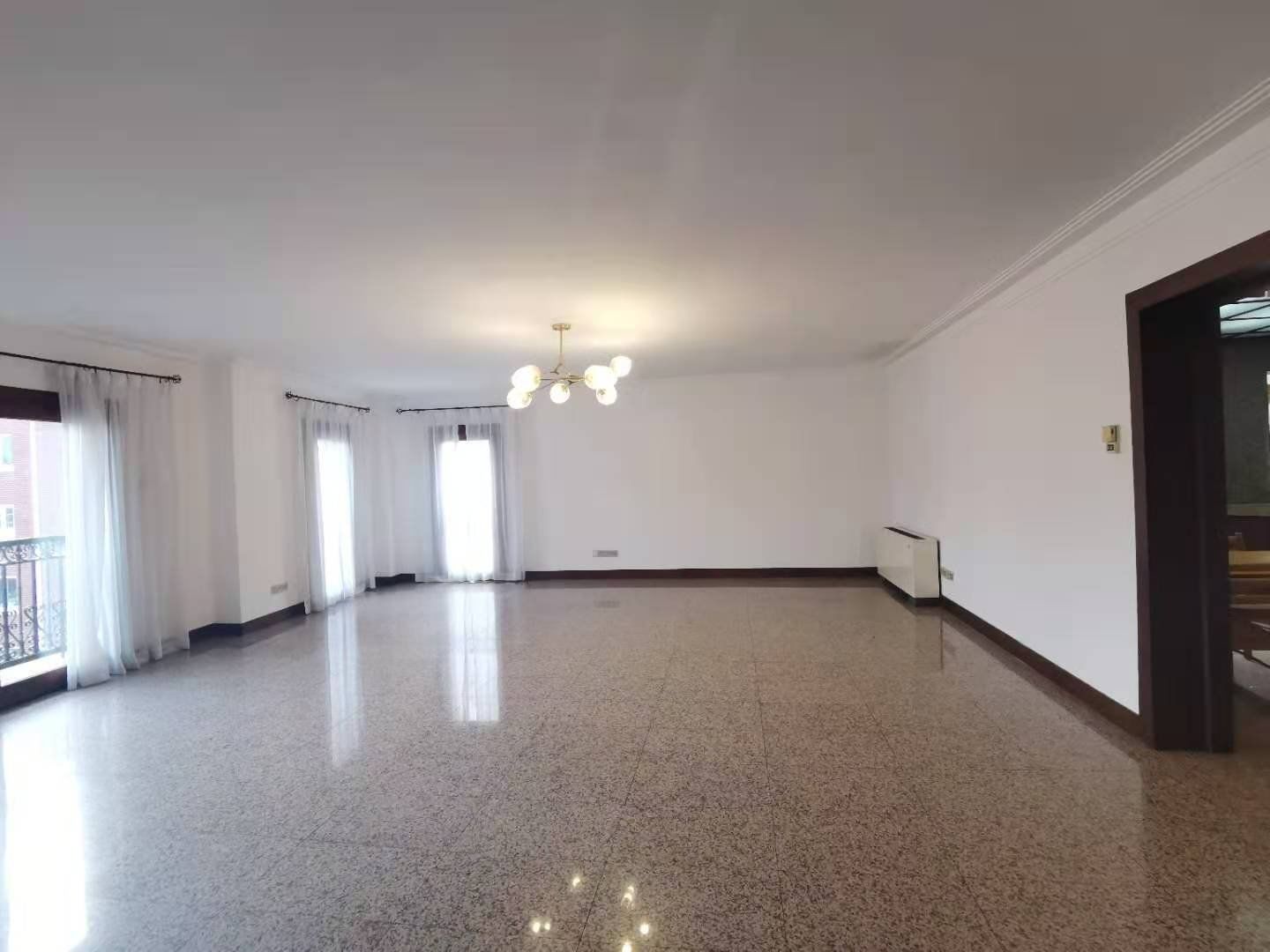 卡乐公寓大厦318平米办公室出租_4.30元/m²/天