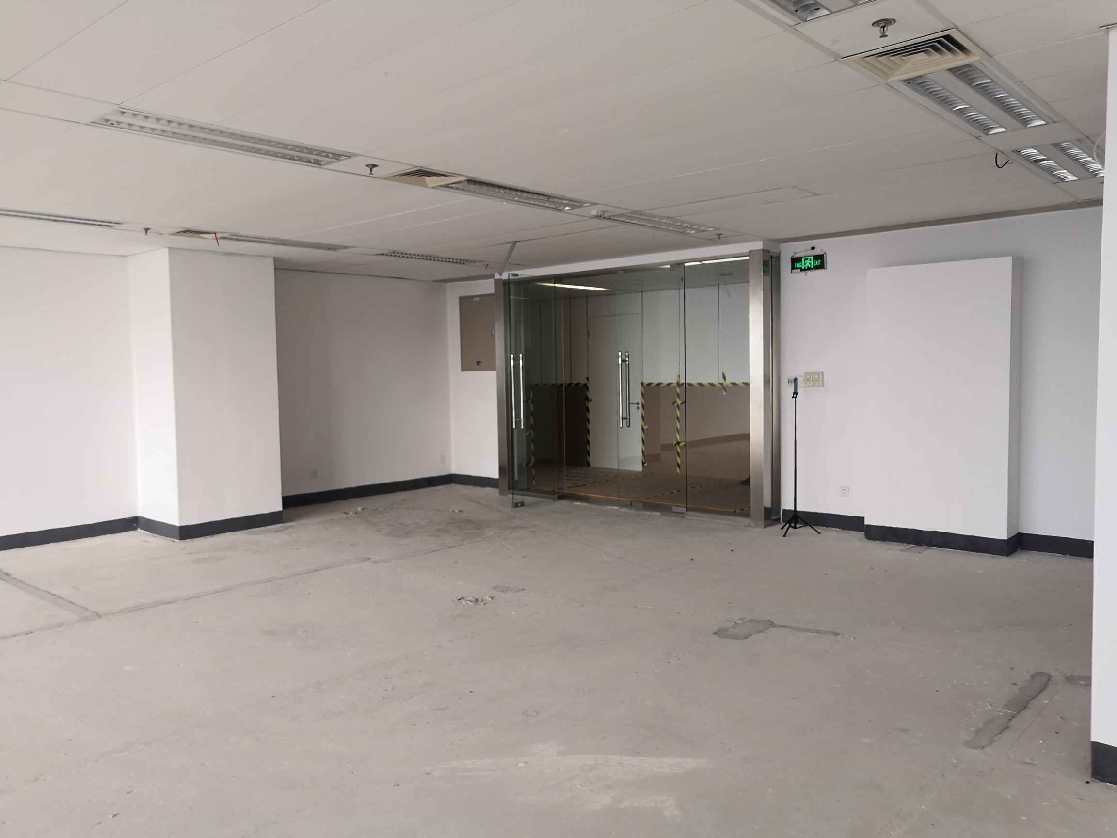 新漕河泾国际商务中心210平米办公室出租_4.30元/m²/天