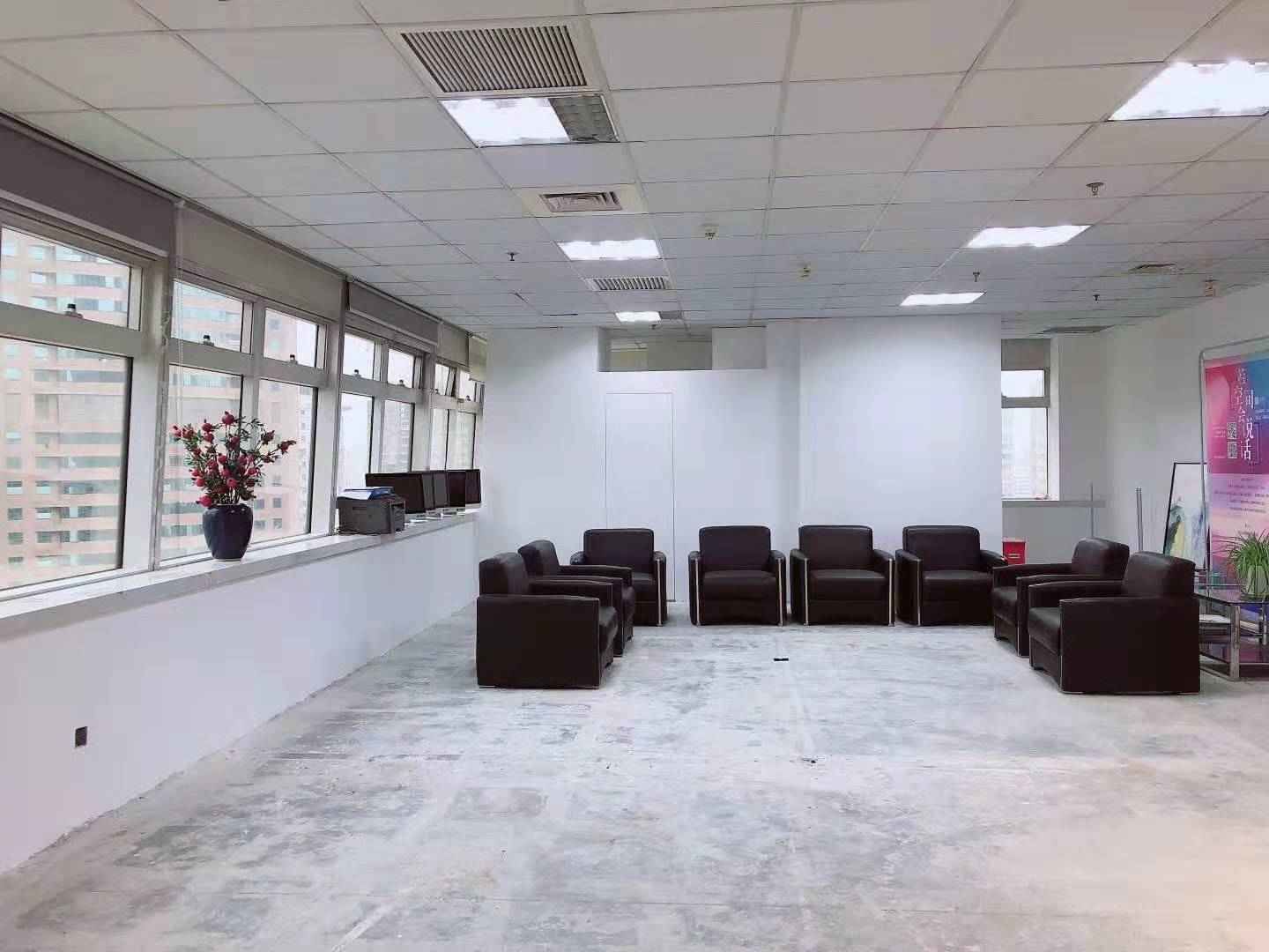 华泾广场421平米办公室出租_2.30元/m²/天