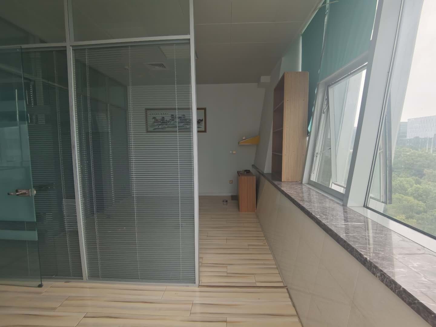 万科时一区131平米办公室出租_3.77元/m²/天