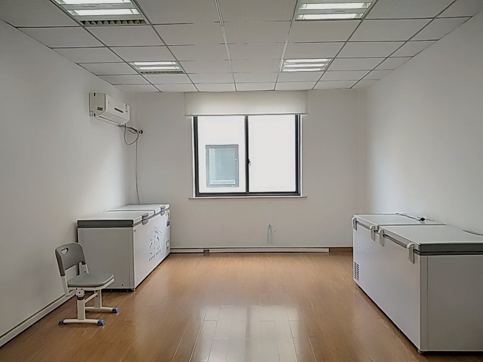 华庆商务楼155平米办公室出租_4.50元/m²/天