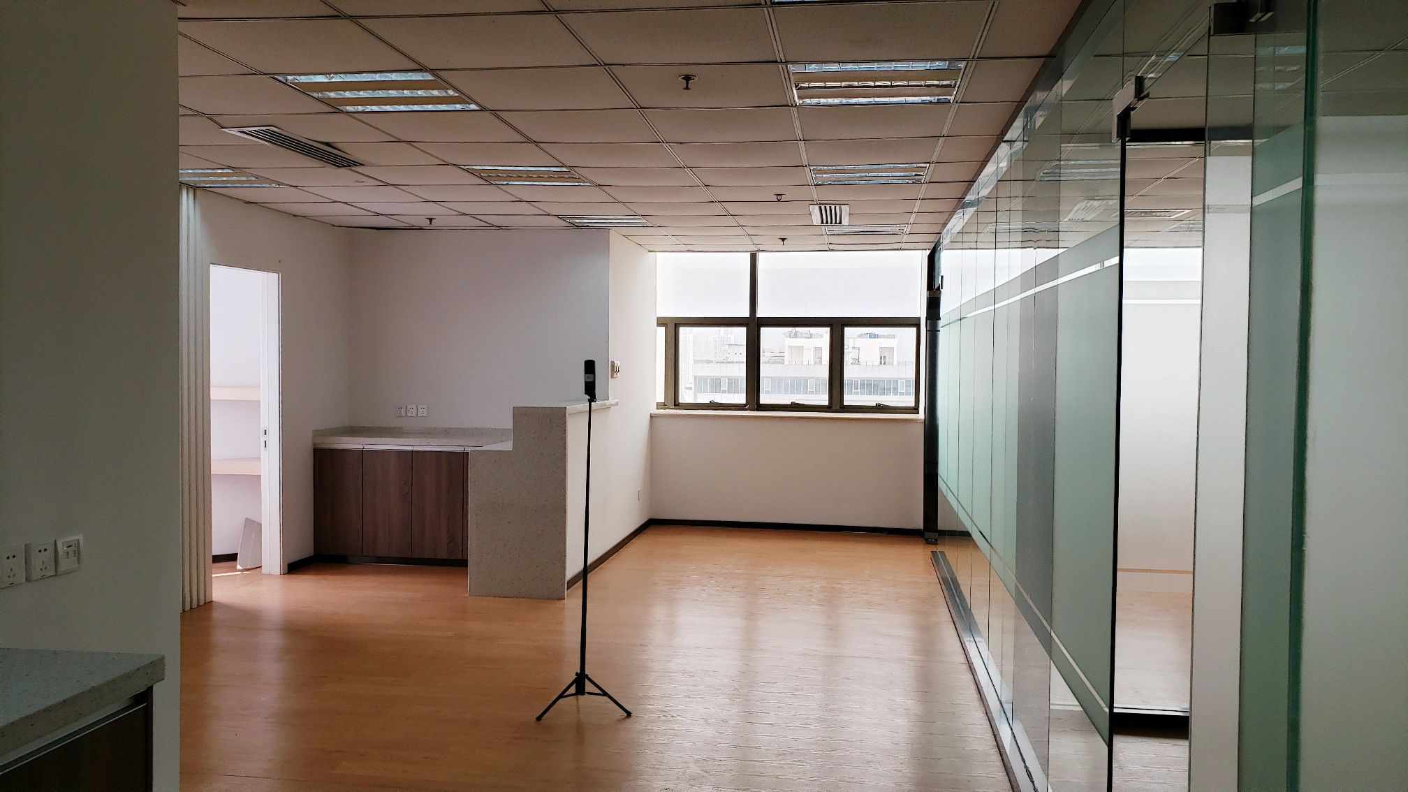 海益商务大厦150平米办公室出租_3.89元/m²/天