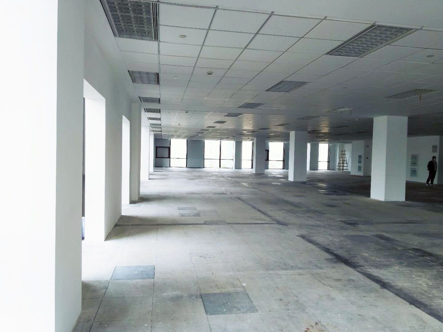 明基广场726平米办公室出租_4.78元/m²/天