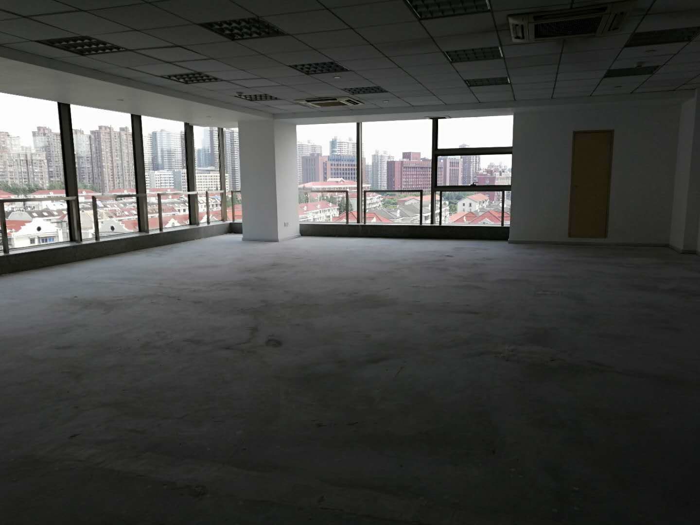 上海华侨大厦135平米办公室出租_4.00元/m²/天