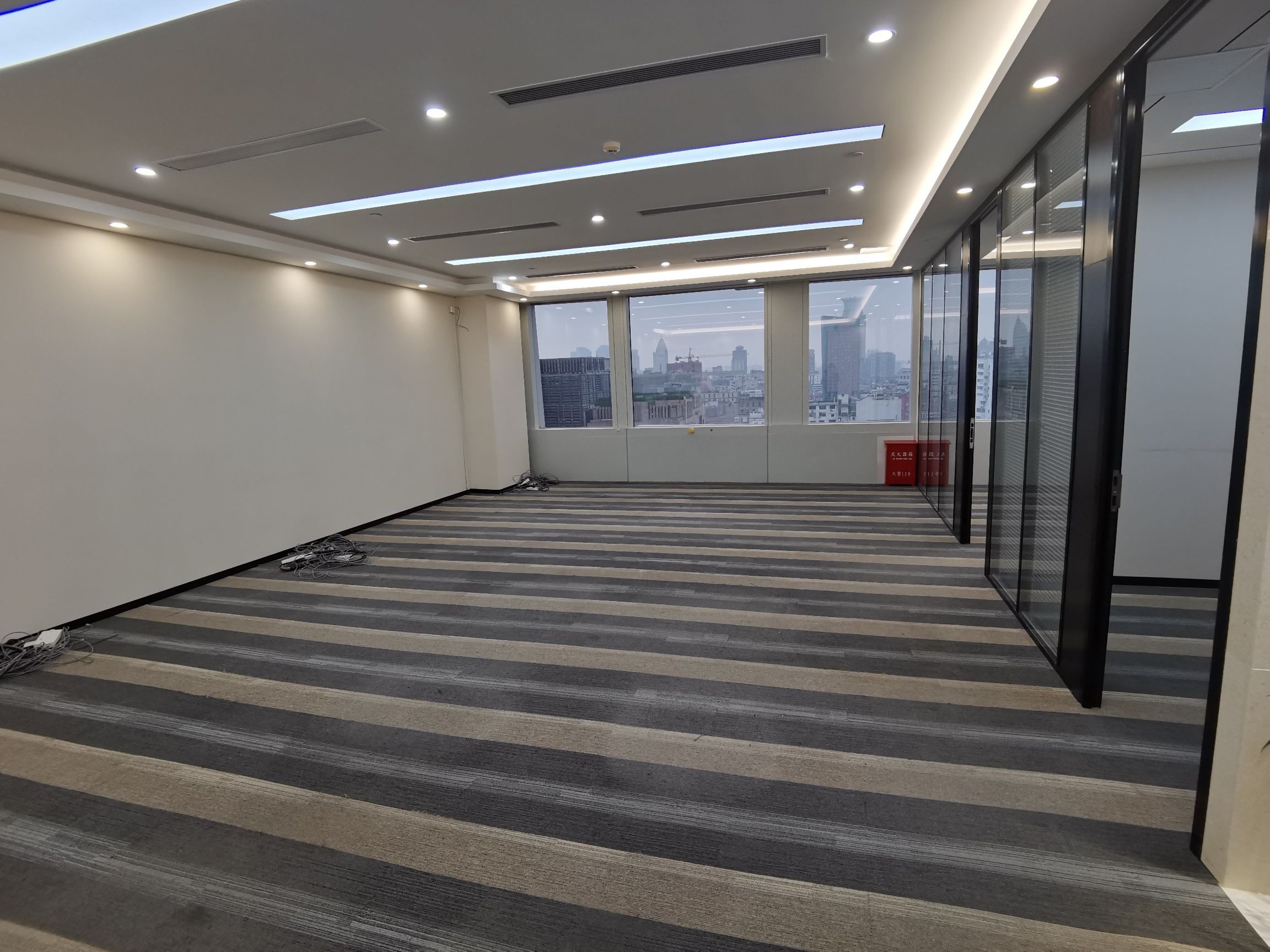 星荟中心154平米办公室出租_6.40元/m²/天