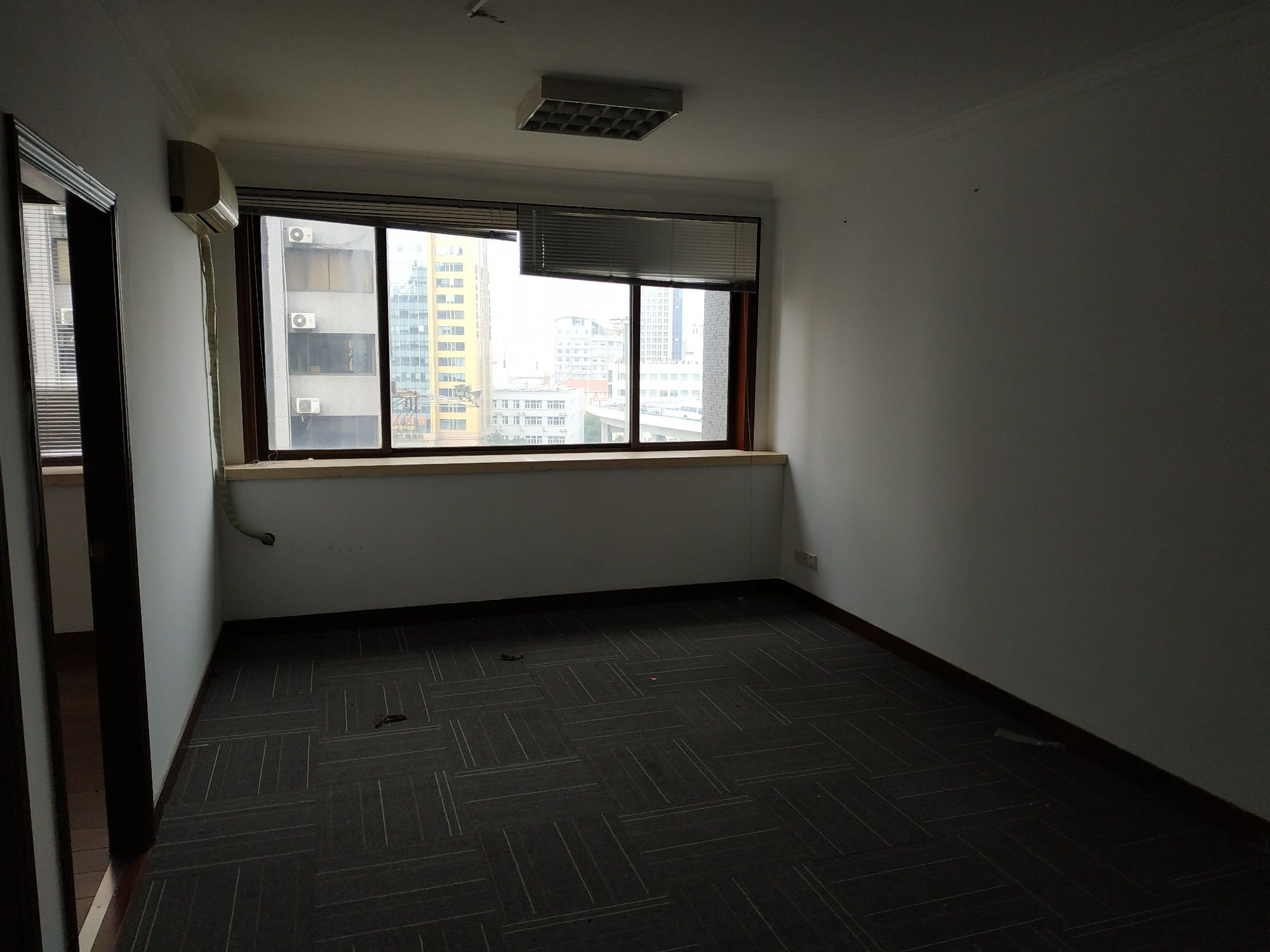 元博商务楼134平米办公室出租_3.20元/m²/天