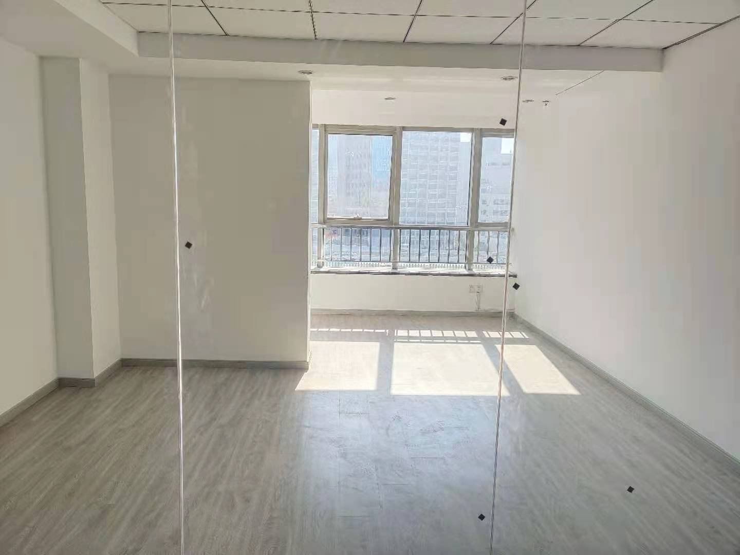 榕辉大厦186平米办公室出租_3.30元/m²/天