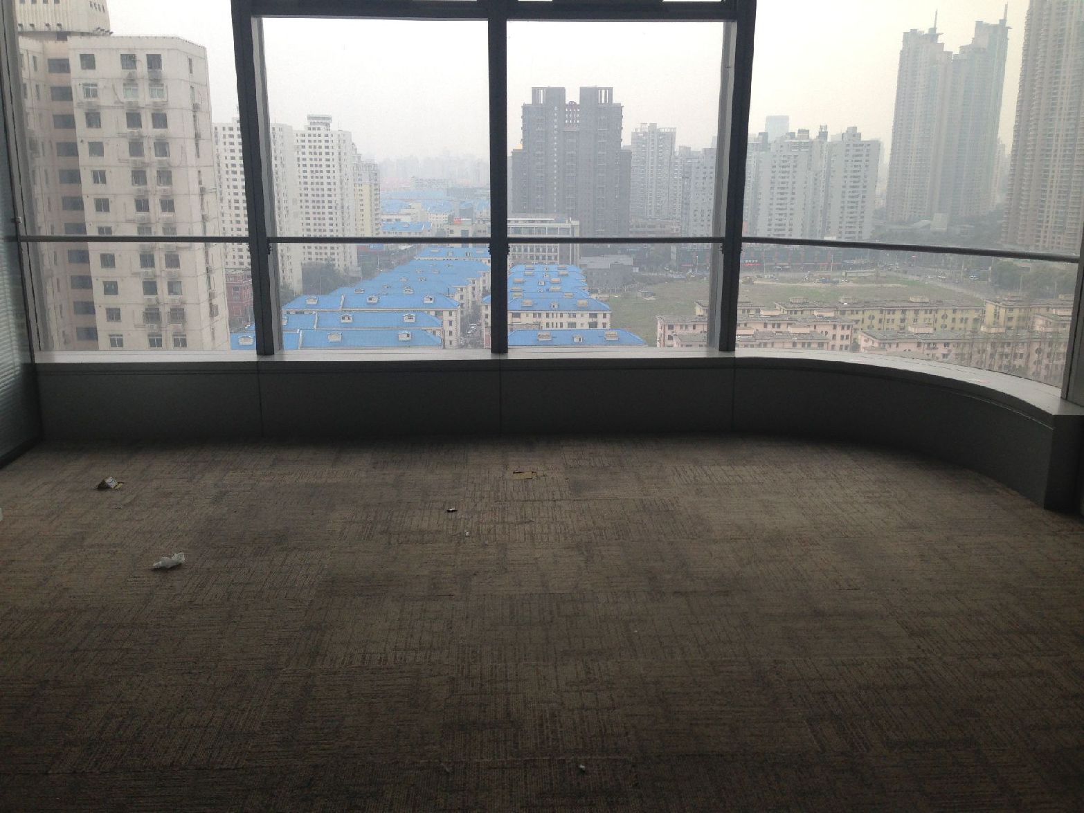 鄂尔多斯国际大厦八佰伴商圈,上海湾,精装修122平米,房型方正,多套可选!
