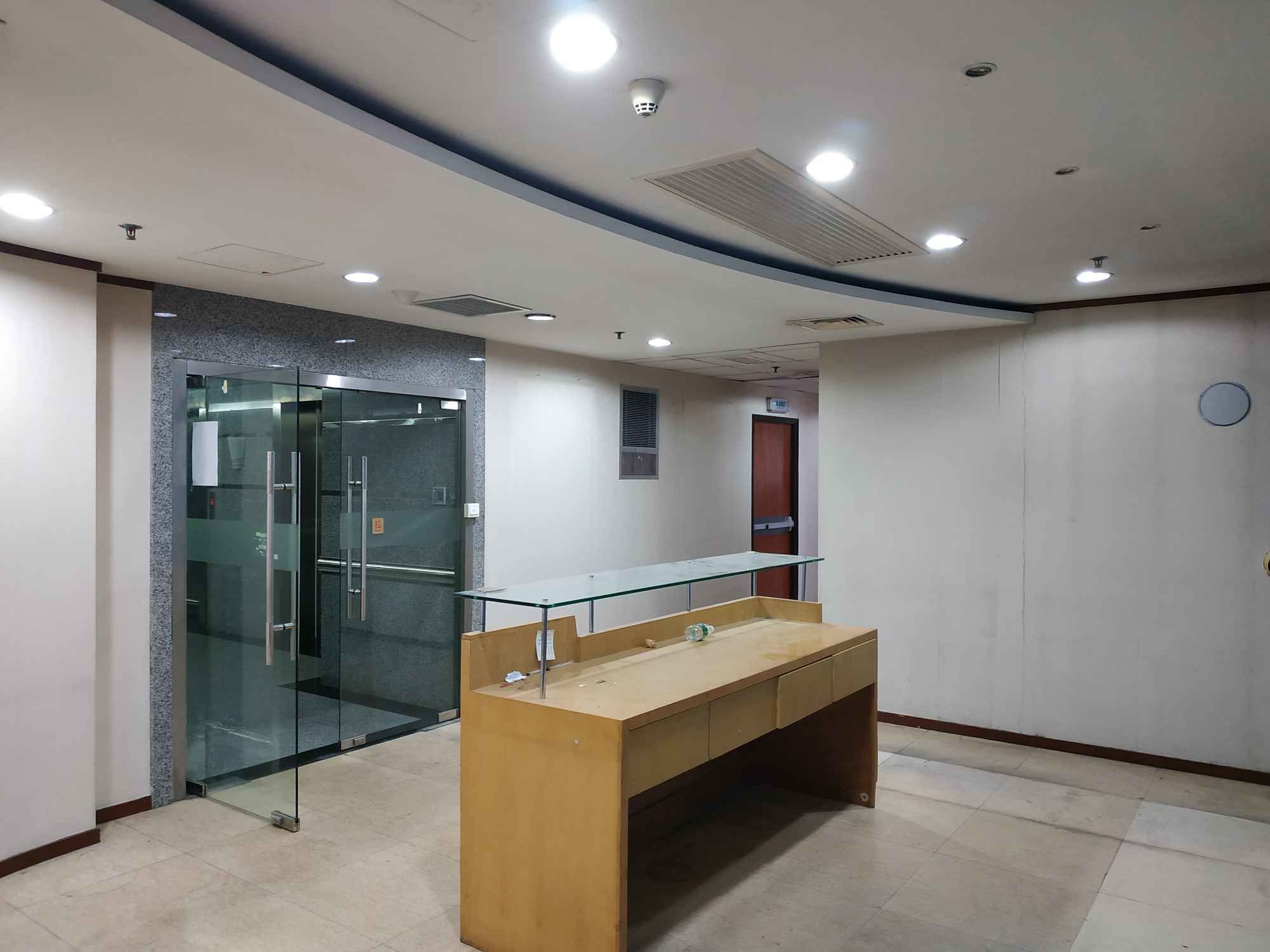 华夏银行大厦183平米办公室出租_5.58元/m²/天