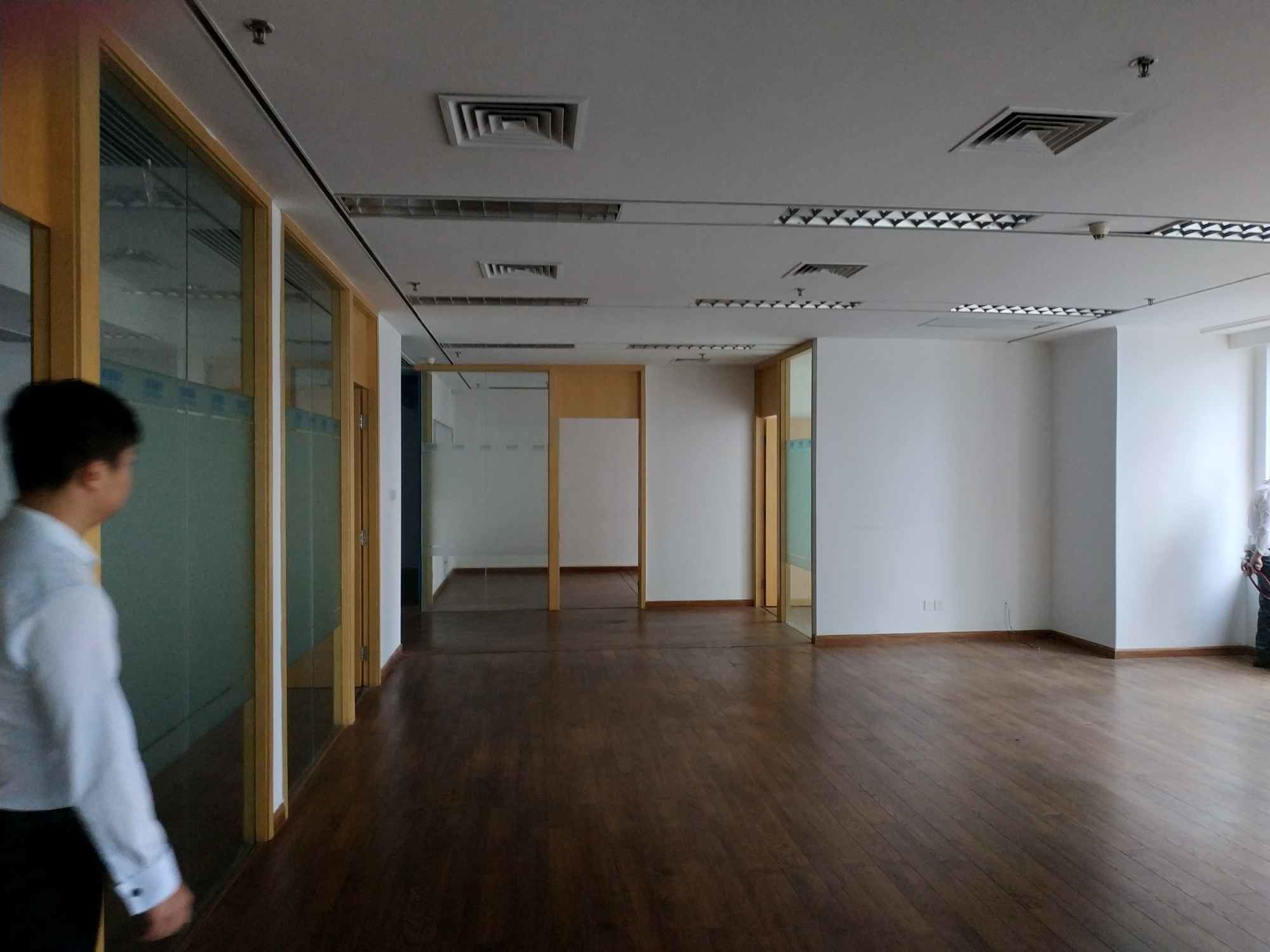 华夏银行大厦293平米办公室出租_4.40元/m²/天