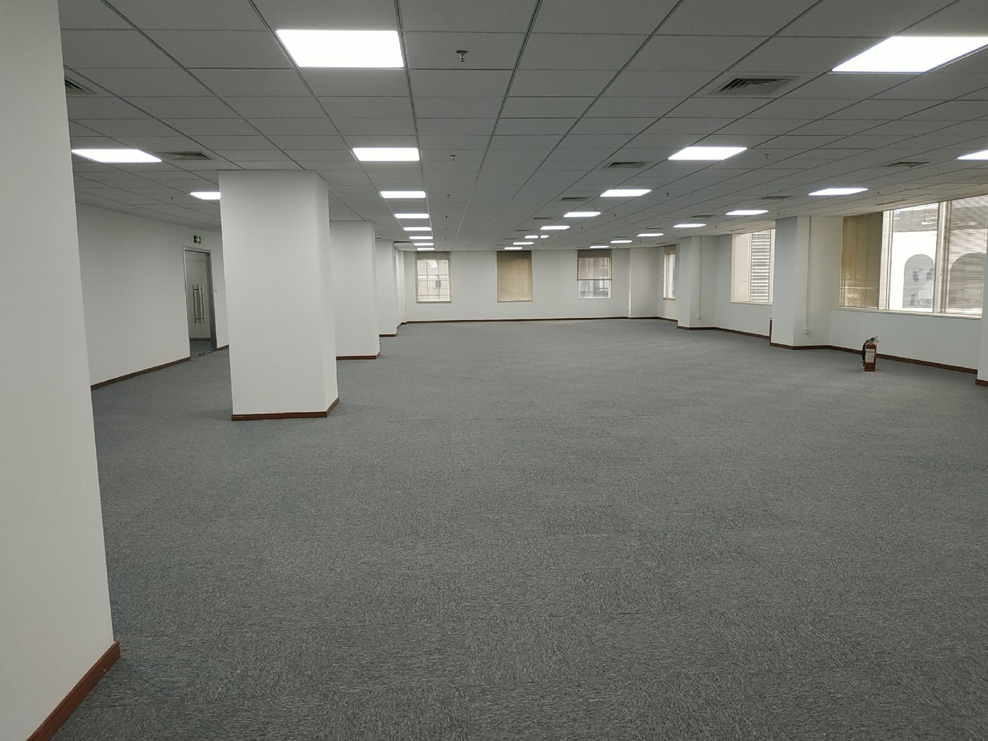 新世纪办公中心浦东 新世纪办公中心 1258平米 简装修