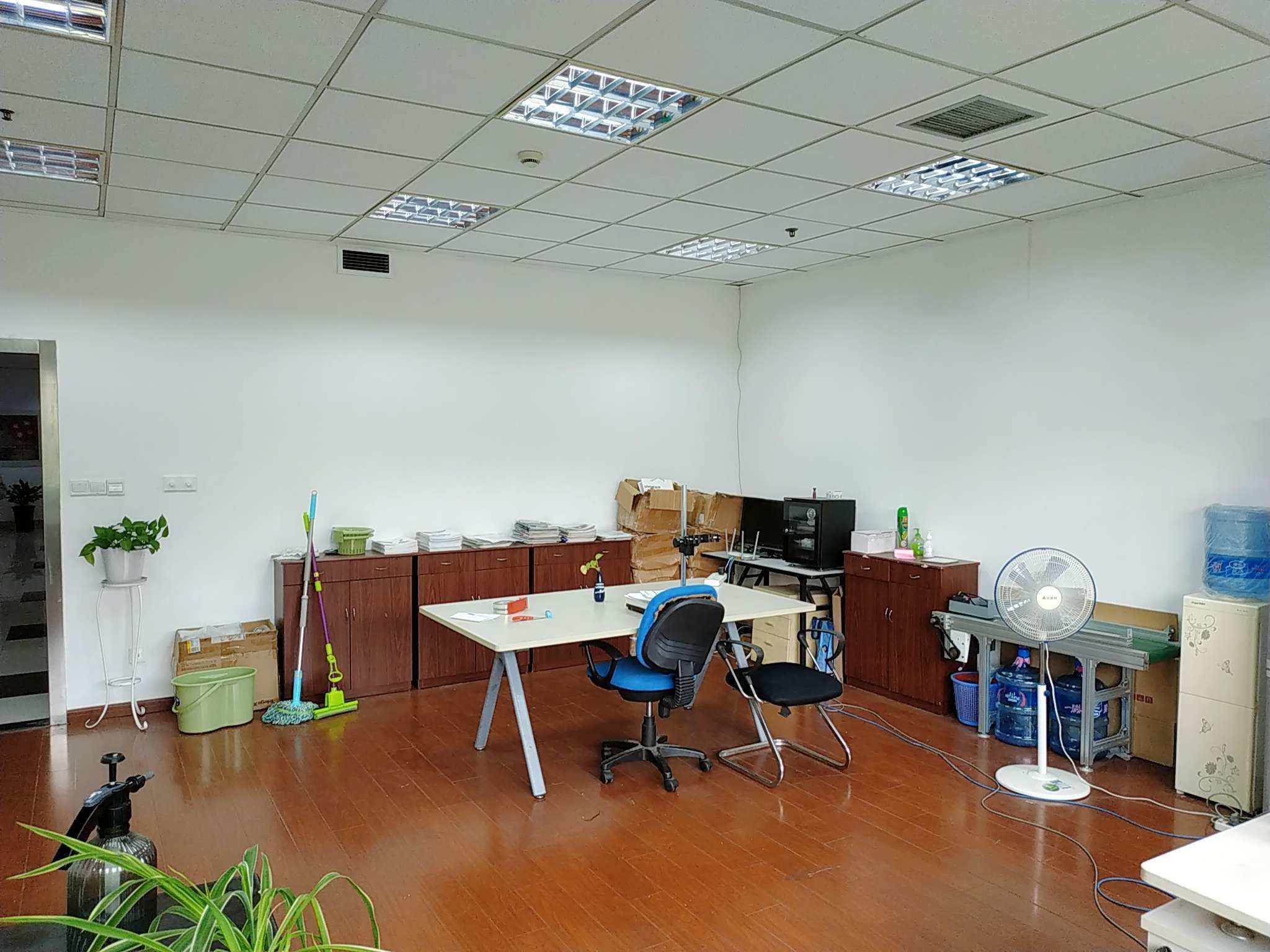 东方明珠涉外商务楼61平米办公室出租_3.20元/m²/天