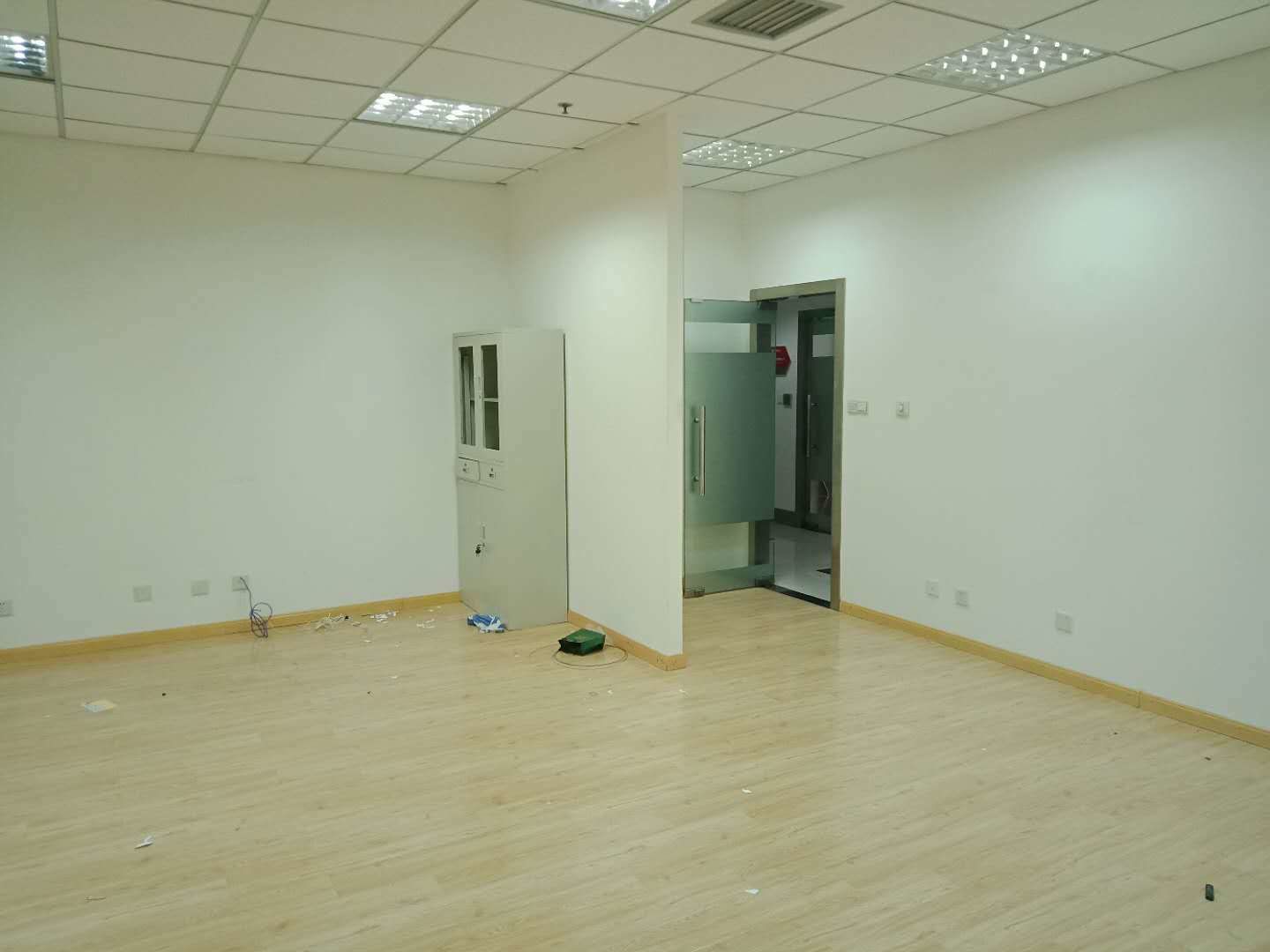 东方明珠涉外商务楼70平米办公室出租_2.80元/m²/天