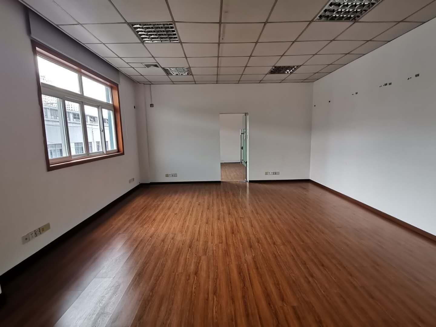 晟泓商务楼123平米办公室出租_2.20元/m²/天