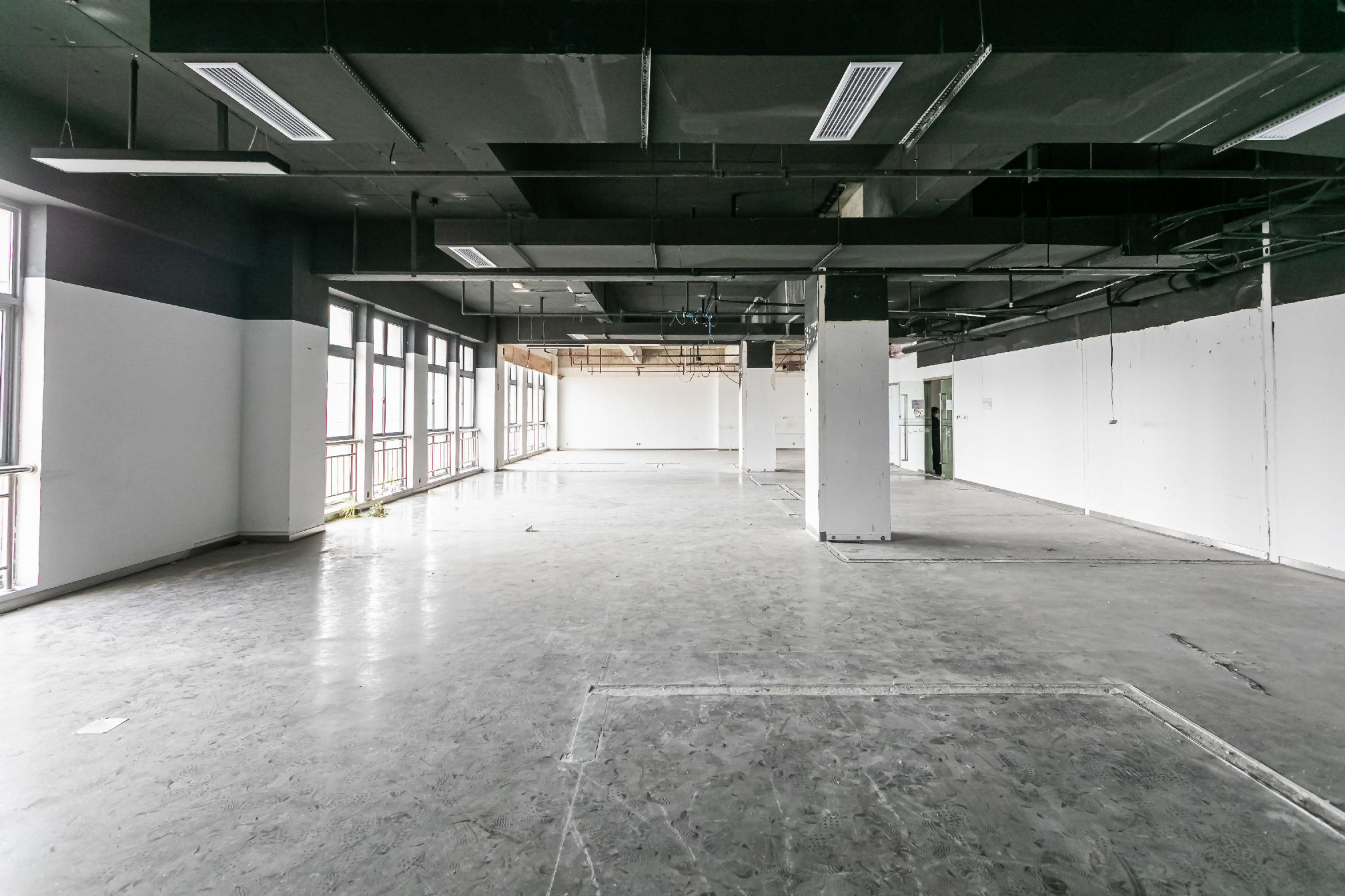 中环科技园385平米办公室出租_2.50元/m²/天