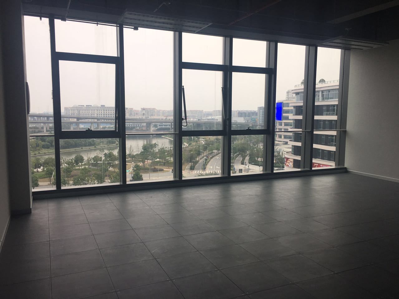 九星虹桥商务中心265平米办公室出租_4.80元/m²/天