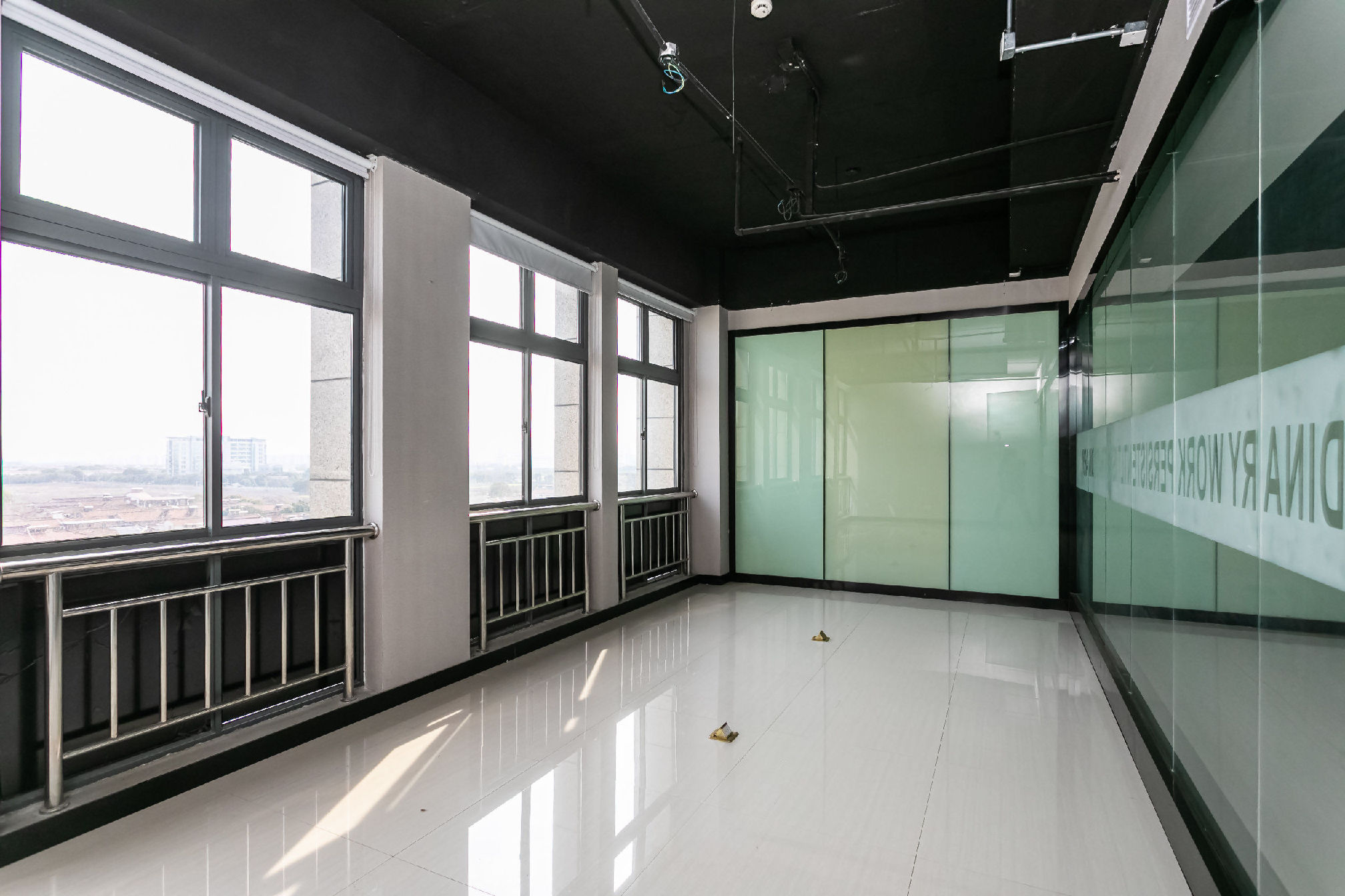 中环科技园100平米办公室出租_2.50元/m²/天
