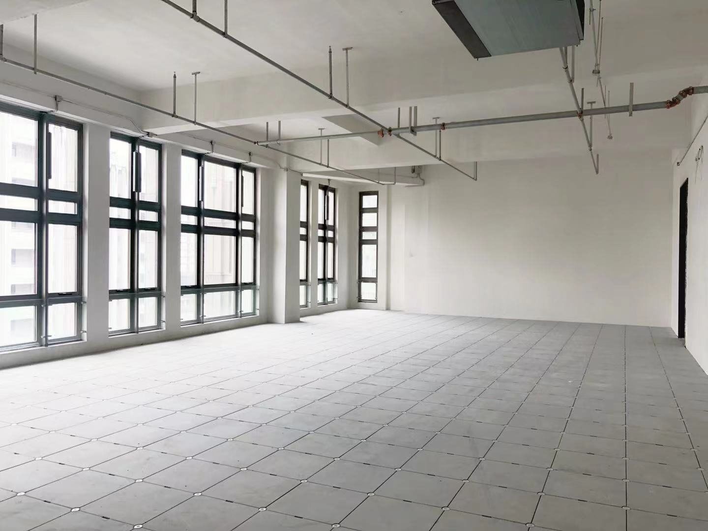 虹桥成信中心213平米办公室出租_3.00元/m²/天