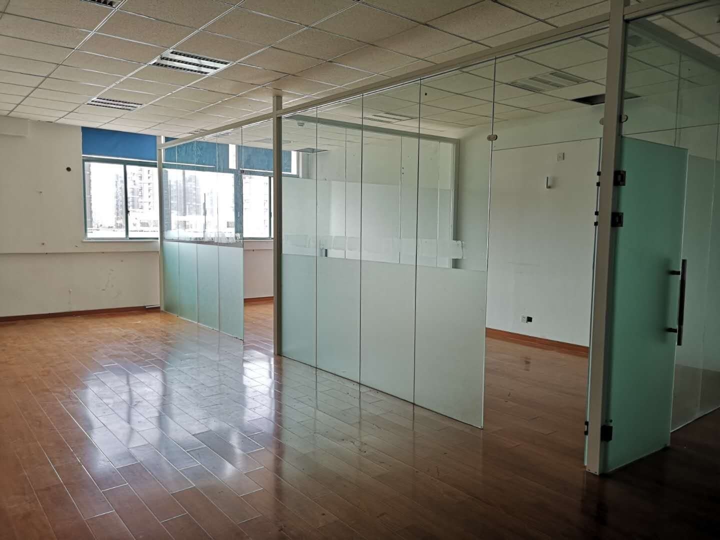 芭洛商务大厦135平米办公室出租_2.20元/m²/天
