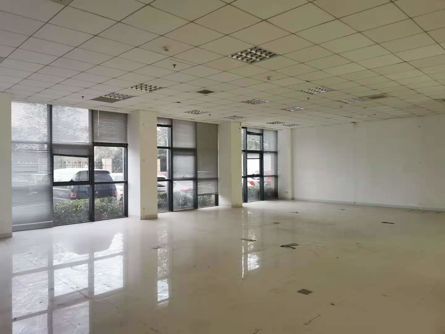欧莱雅大楼105平米办公室出租_3.04元/m²/天