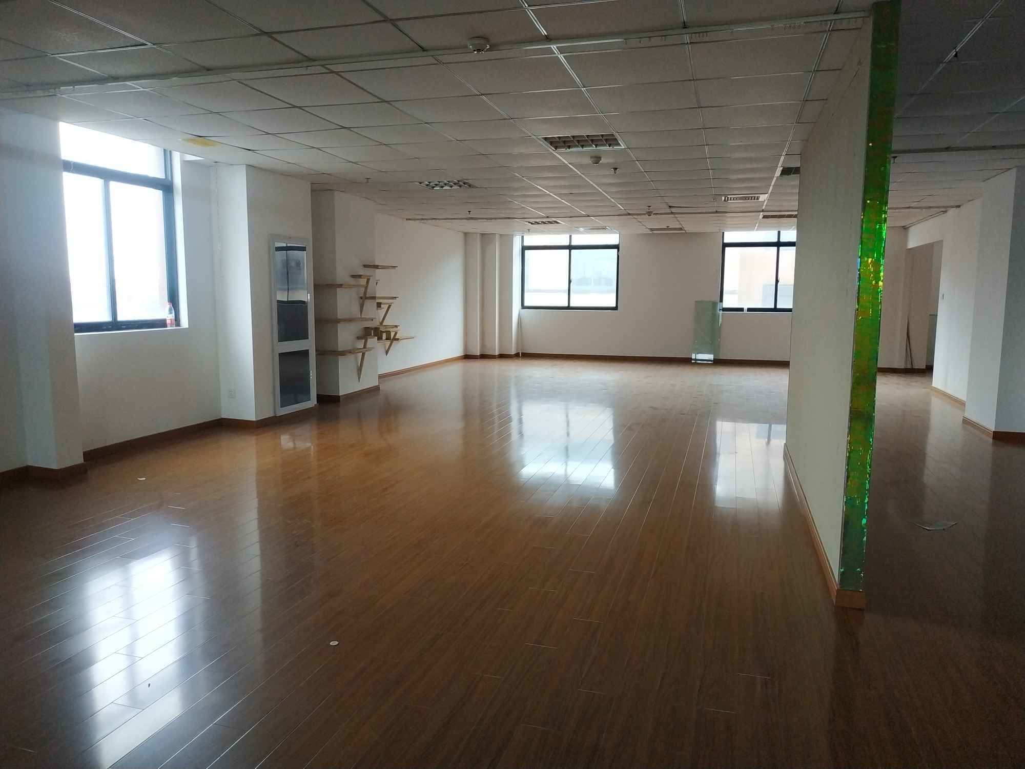海琪商务中心175平米办公室出租_2.00元/m²/天