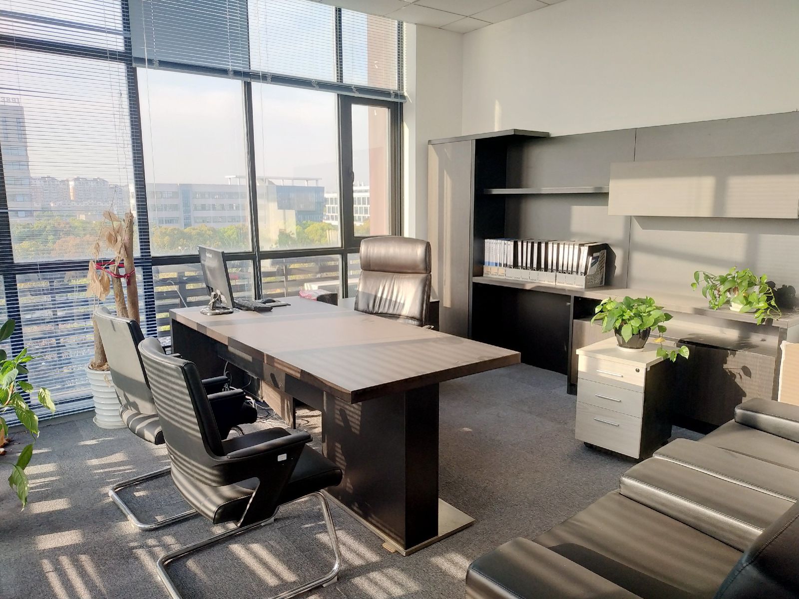 福克斯创新园697平米办公室出租_1.80元/m²/天
