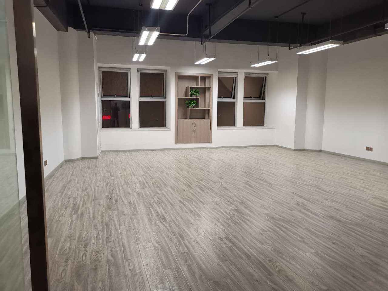 优房商务中心110平米办公室出租_2.50元/m²/天