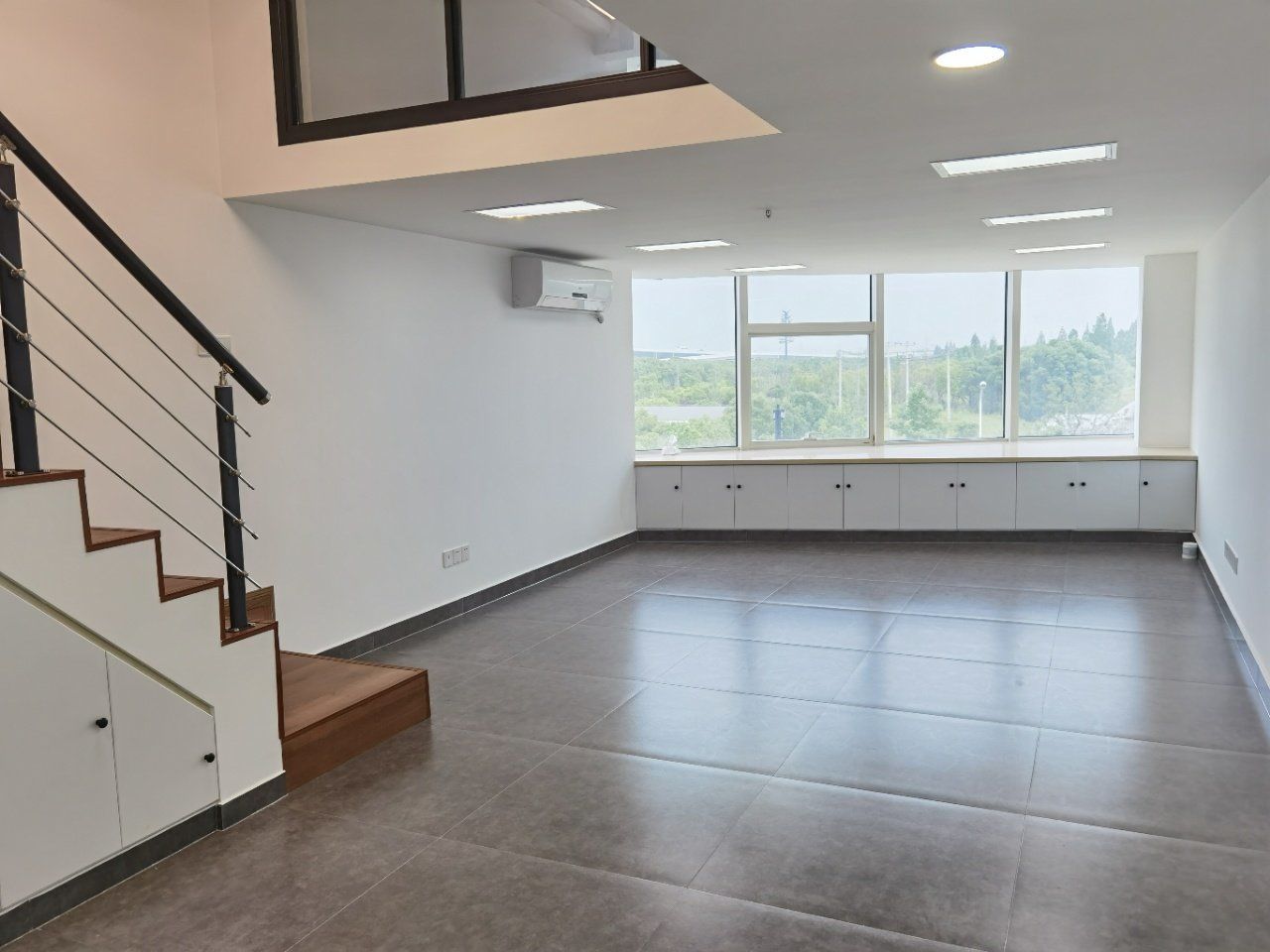 绿地虹桥世界中心73平米办公室出租_3.50元/m²/天