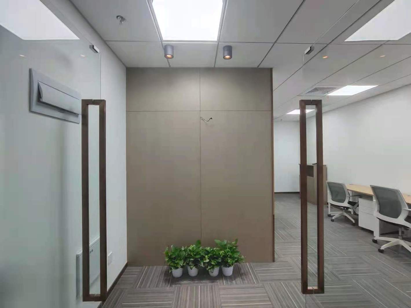 仙乐斯广场95平米办公室出租_7.40元/m²/天