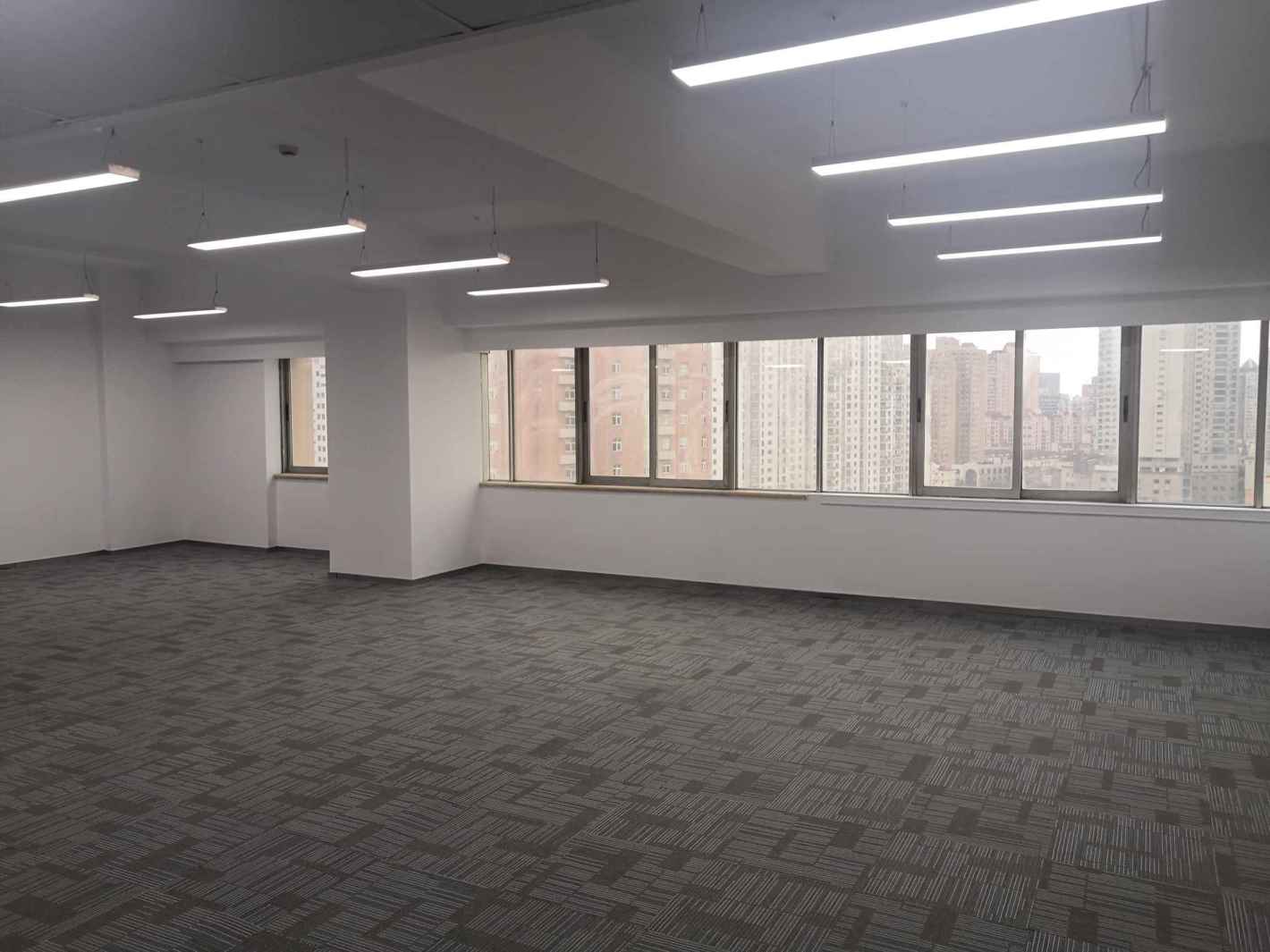 鸿运大厦258平米办公室出租_4.00元/m²/天
