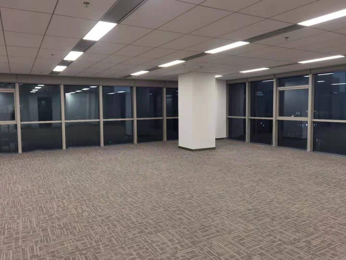 联泰中心239平米办公室出租_3.90元/m²/天