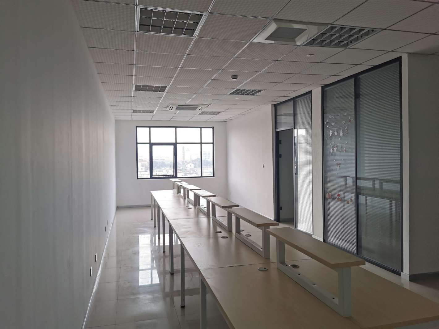 新龙大厦278平米办公室出租_2.50元/m²/天