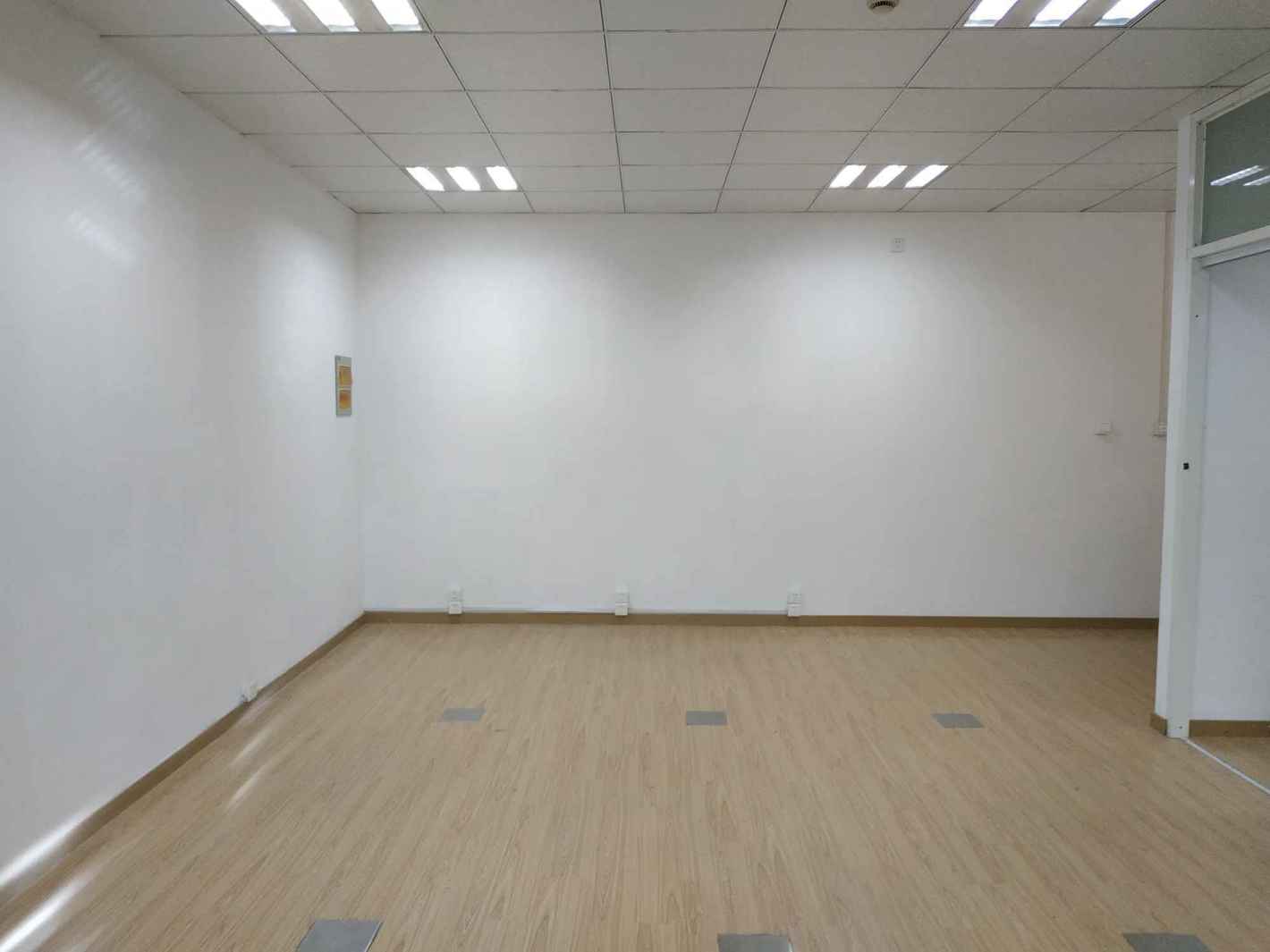 虹梅商务大厦47平米办公室出租_2.80元/m²/天