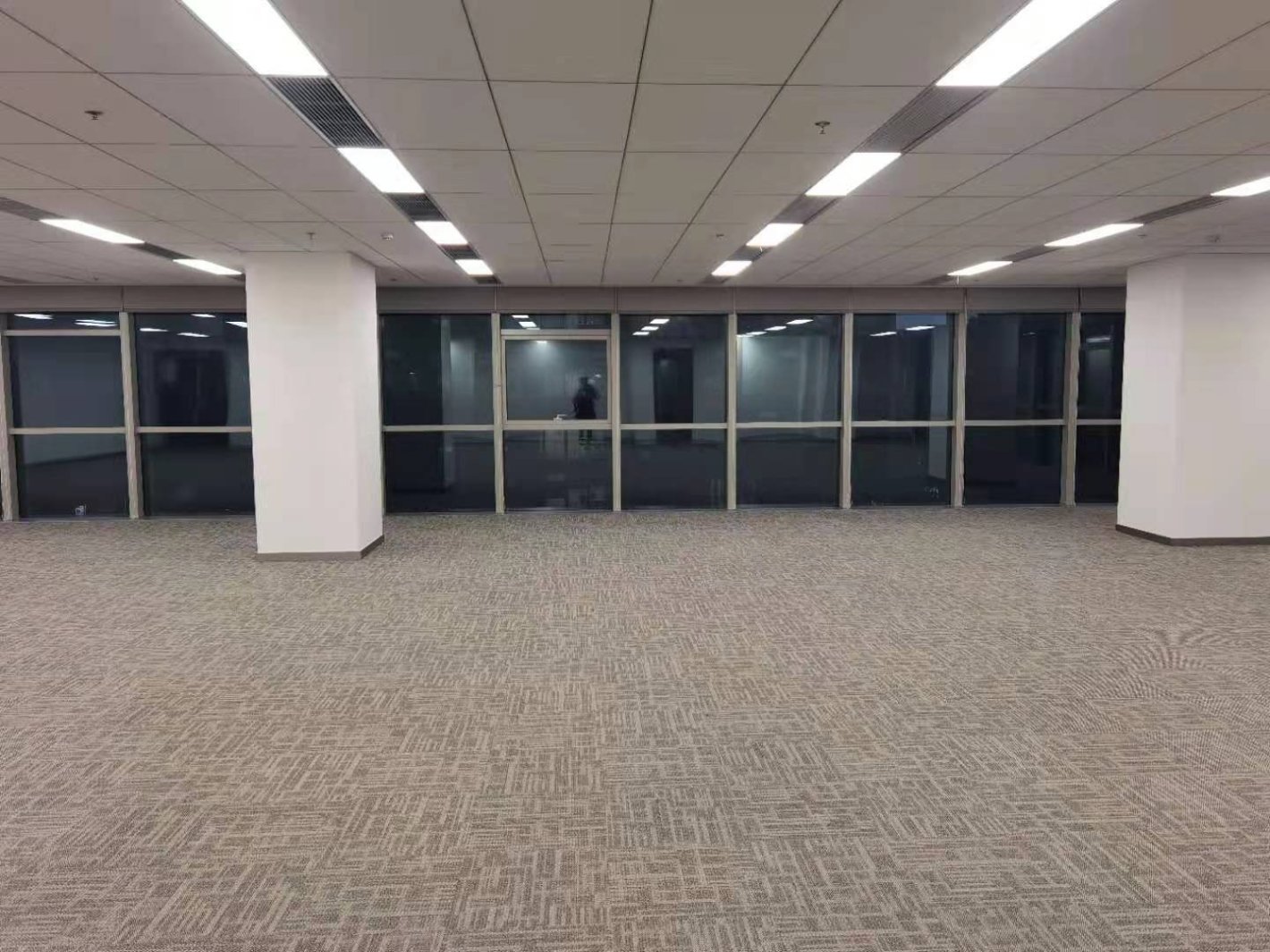 联泰中心400平米办公室出租_3.90元/m²/天