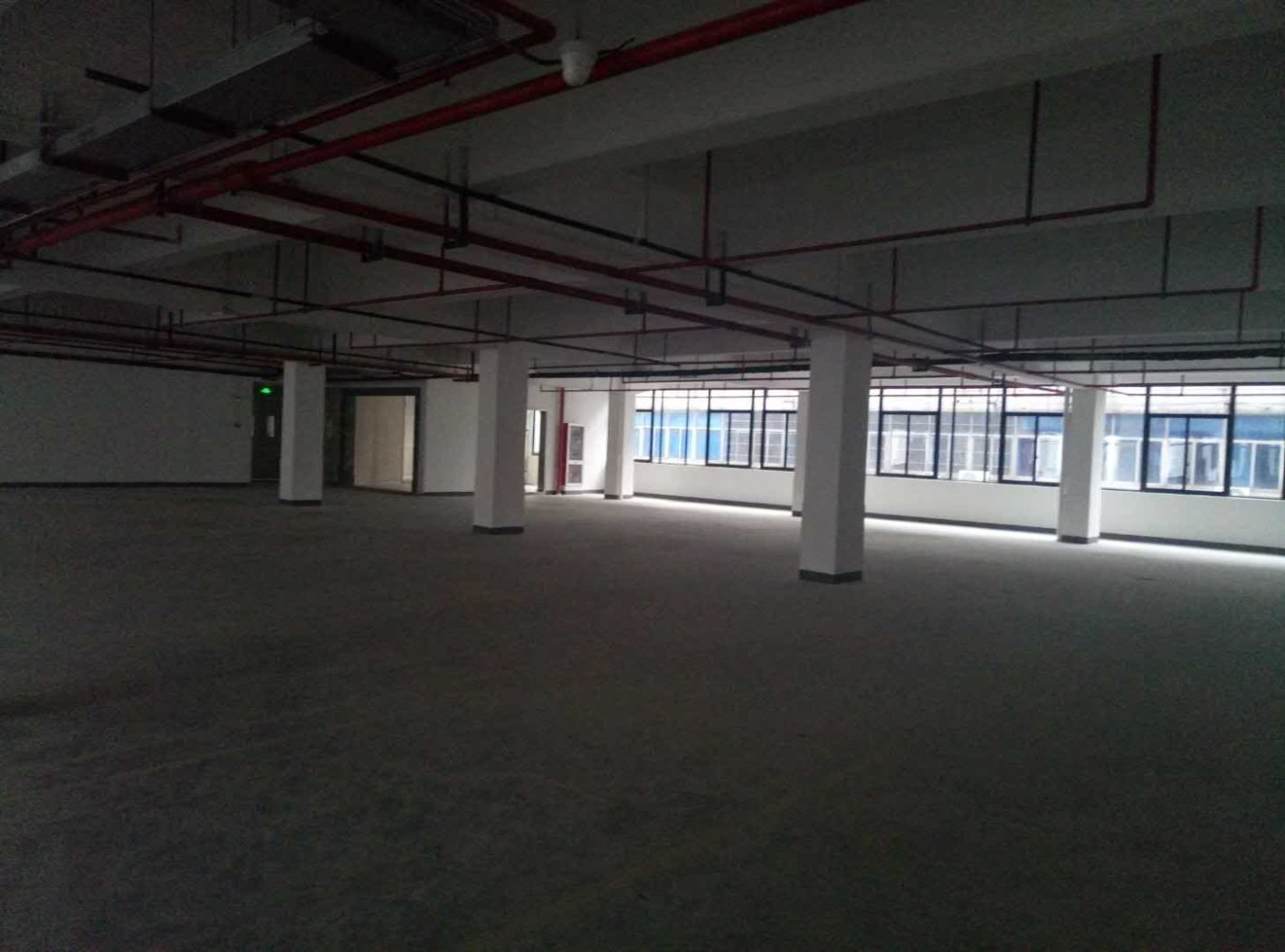 长征工业设计中心200平米办公室出租_3.50元/m²/天