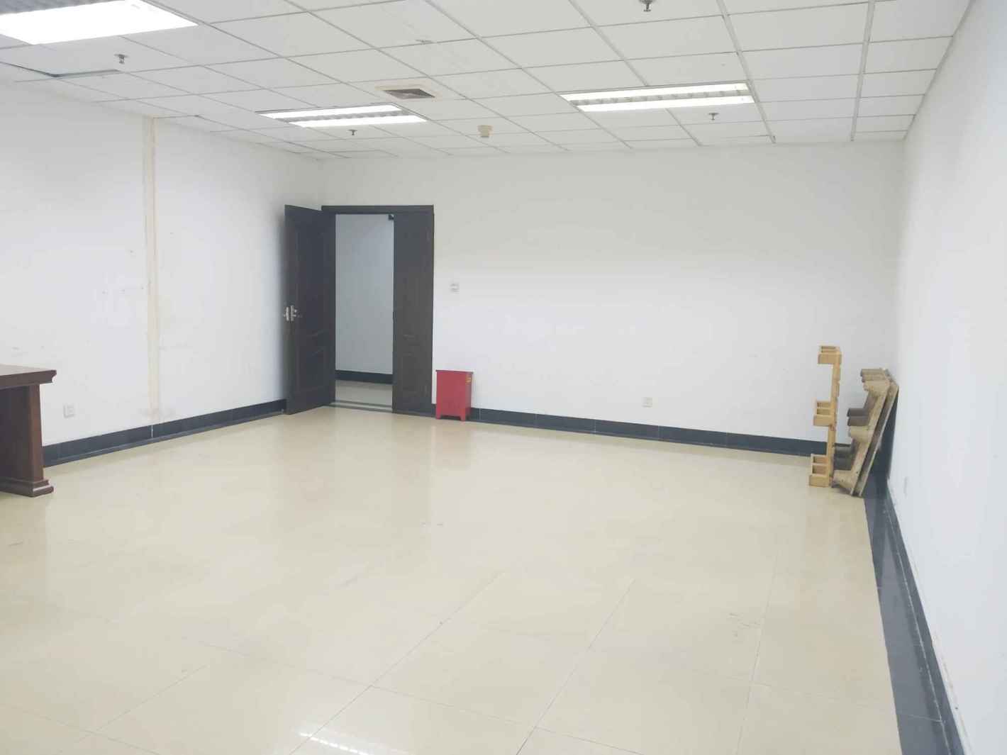 伟龙商务楼63平米办公室出租_2.50元/m²/天