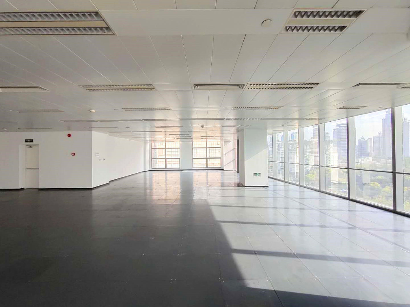 华旭国际大厦143平米办公室出租_8.20元/m²/天