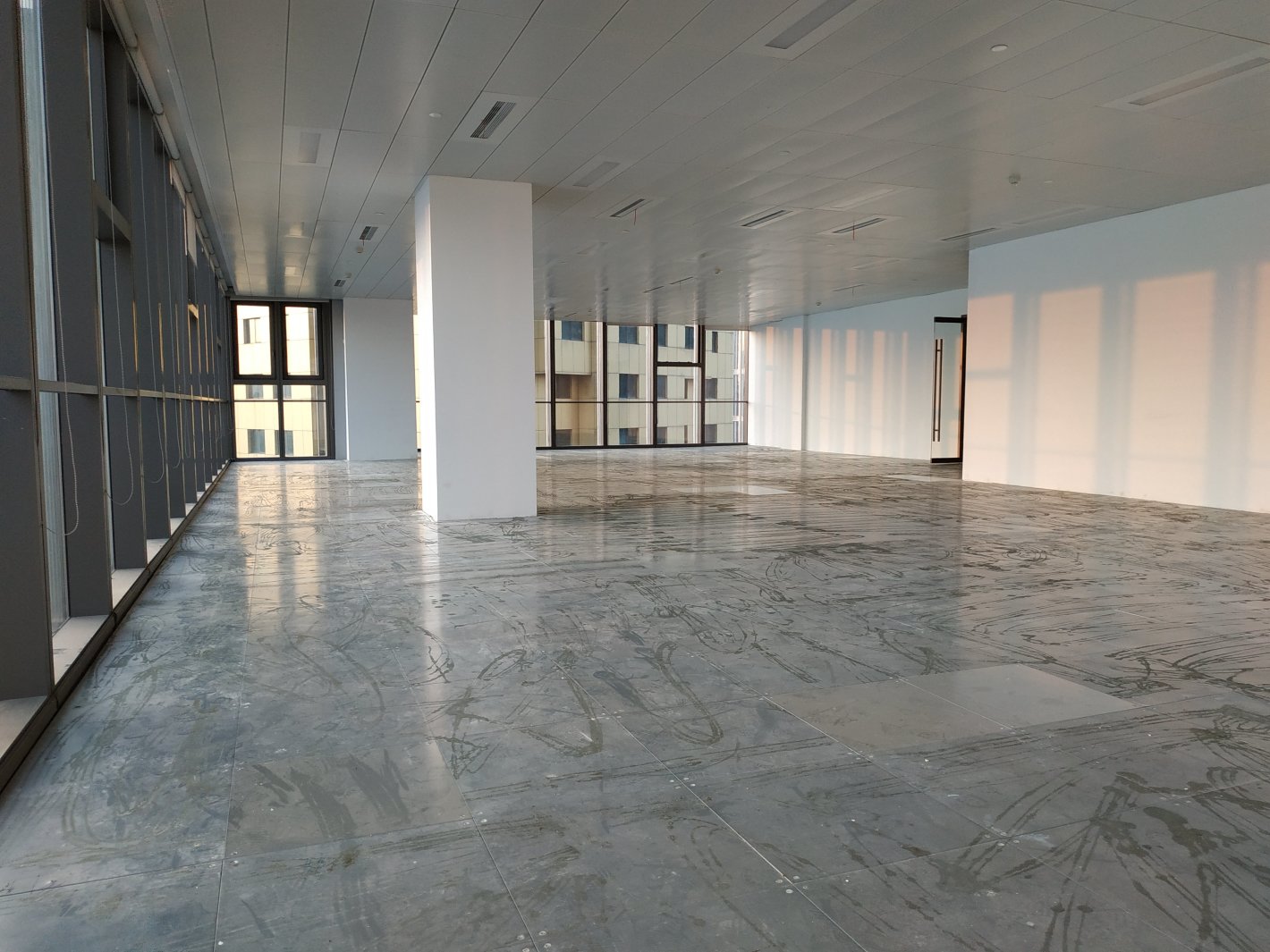 新理想大厦668平米办公室出租_4.00元/m²/天