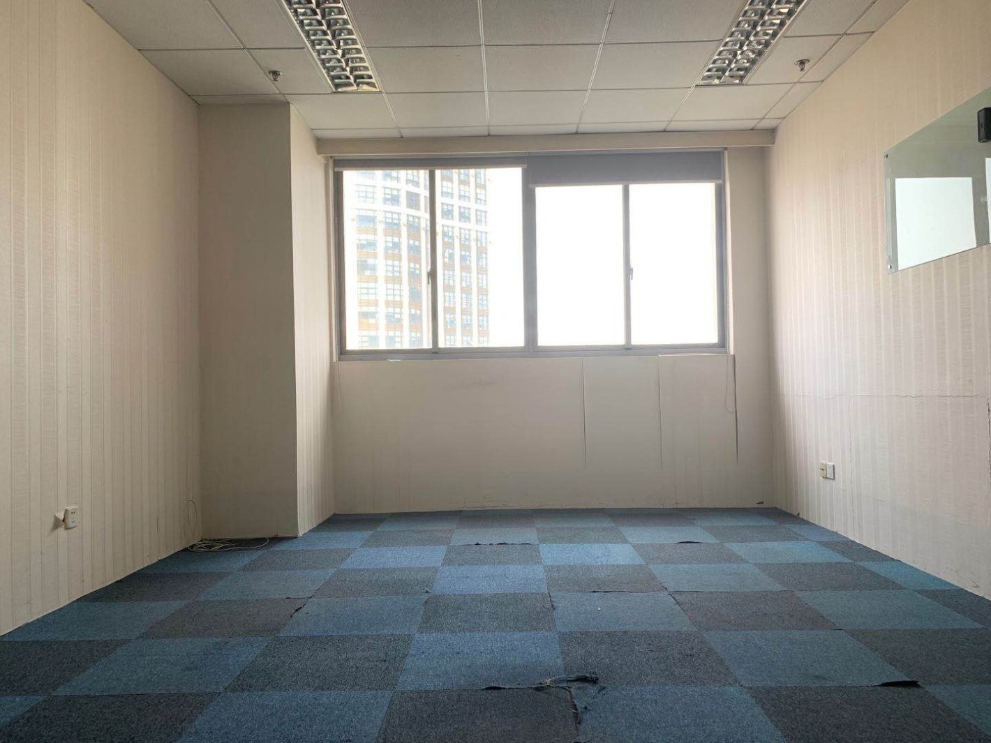 凯旋商务中心30平米办公室出租_4.00元/m²/天